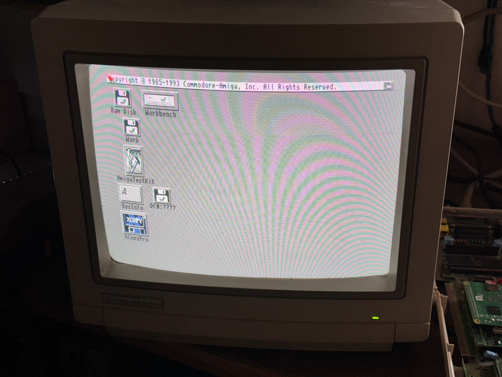 Commodore 1084P-1 Monitor 1084P - 1 for Amiga 500-A4000, C64/C128 with Cables