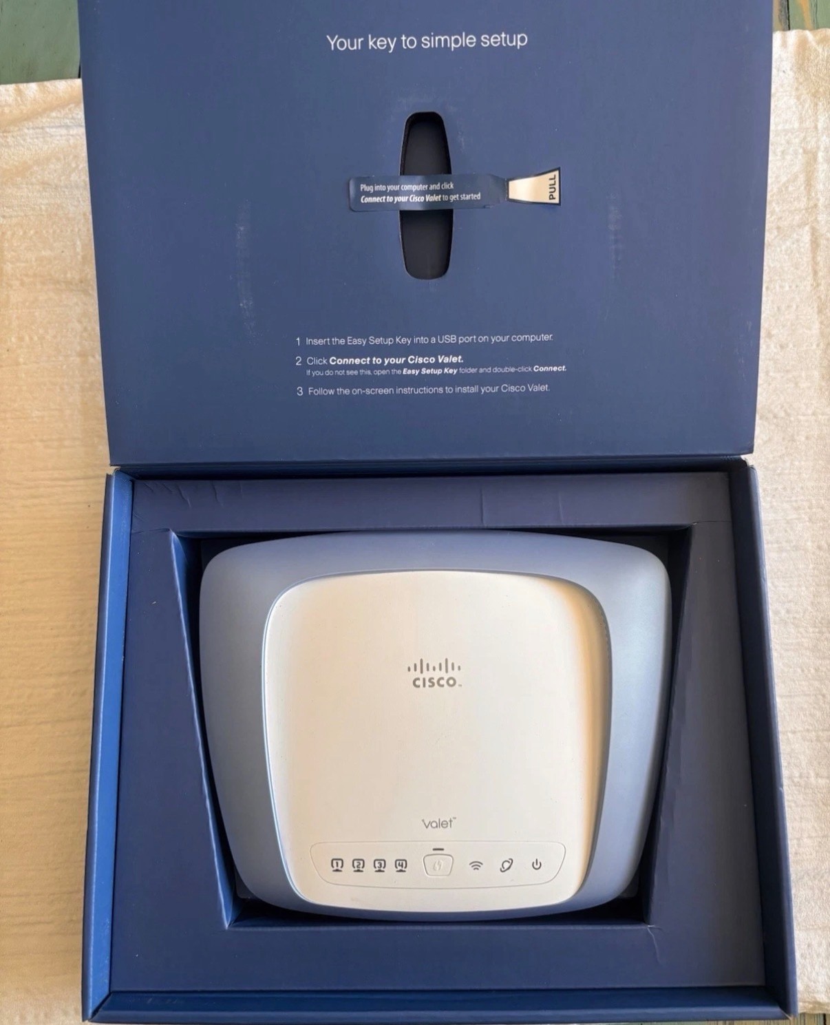 Linksys Valet M10 300 Mbps 4-Port 10/100 Wireless N Router by Cisco