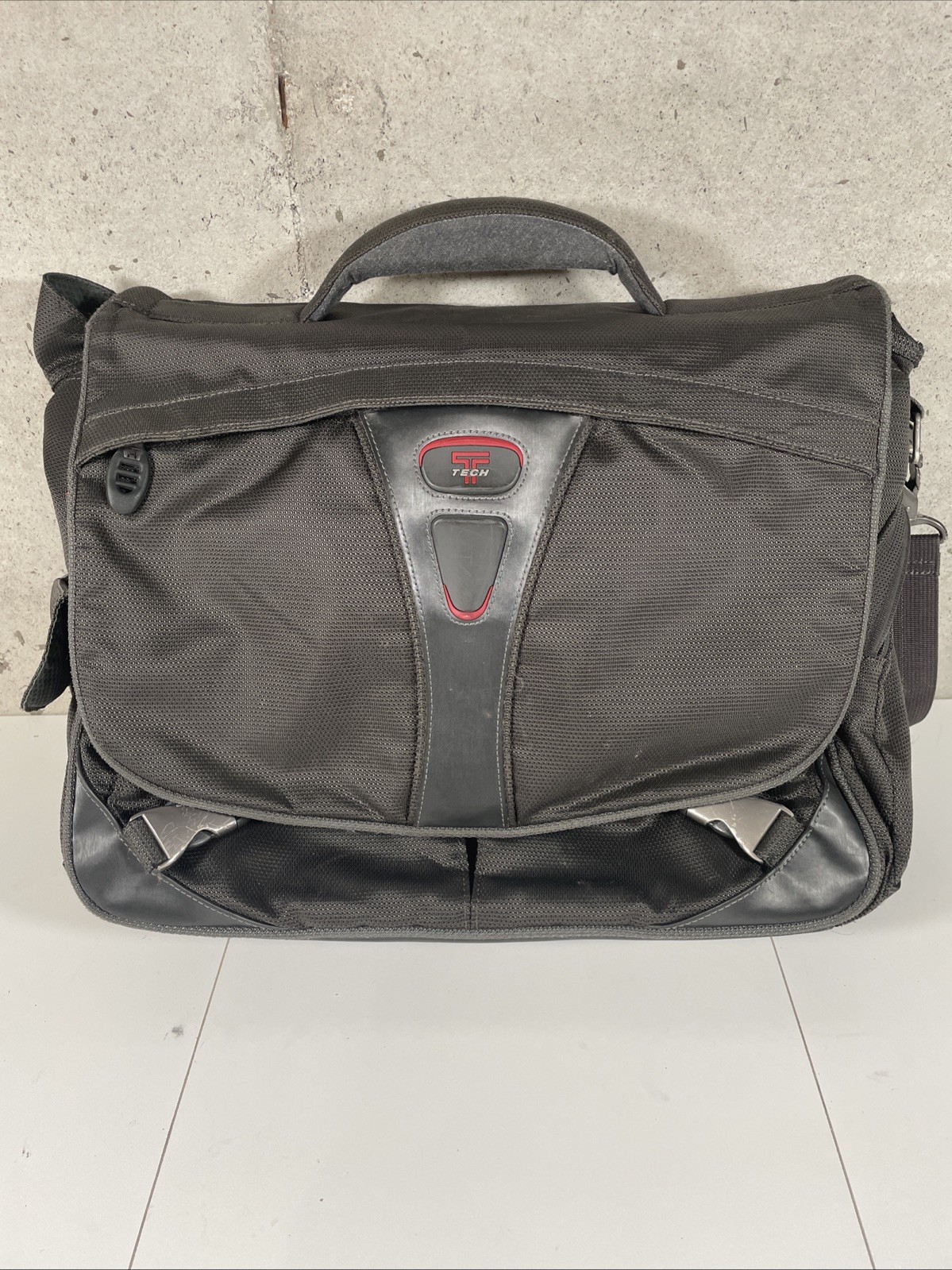 Tumi T-TECH Classic 5506D Black Gray Nylon Messenger Shoulder Laptop Bag