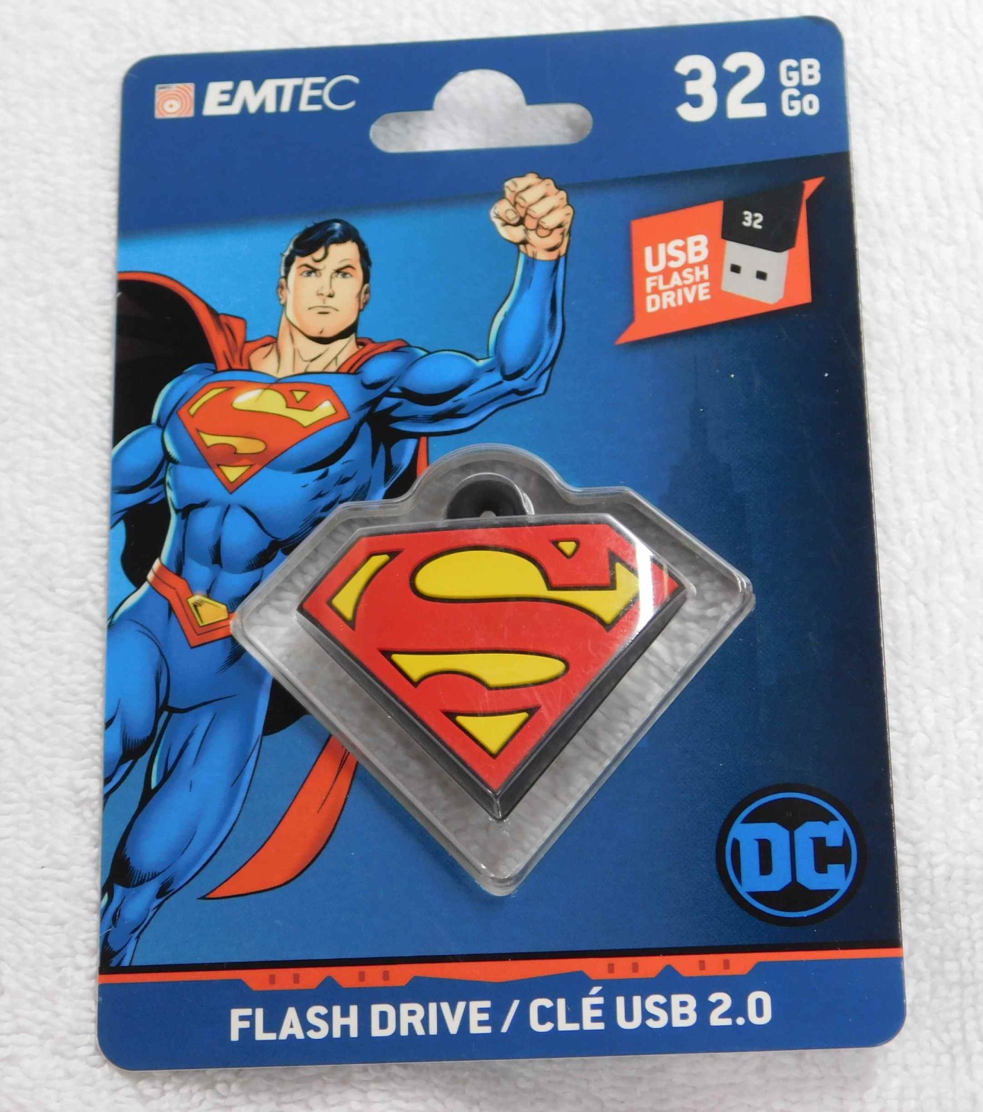 Superman 32GB Flash Drive Keychain NEW SEALED Emtec DC Comics 32 GB