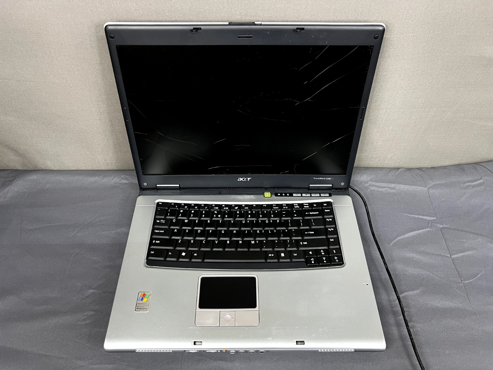 Acer TravelMate 4200 BL50 Laptop No HDD No RAM Powers On Broken Screen Parts
