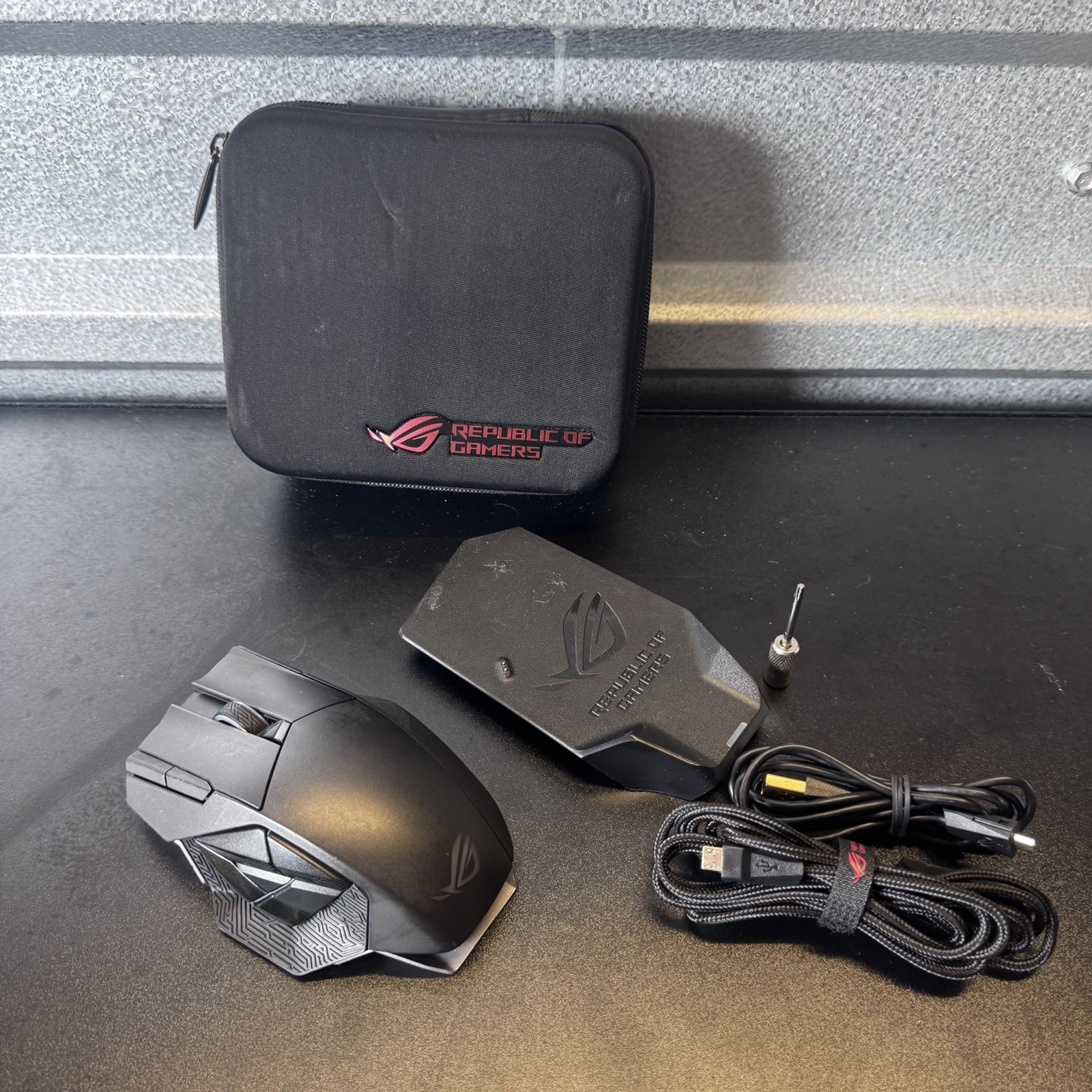 ASUS ROG Spatha L701 Gaming Mouse with Charging Dock, USB & Case 