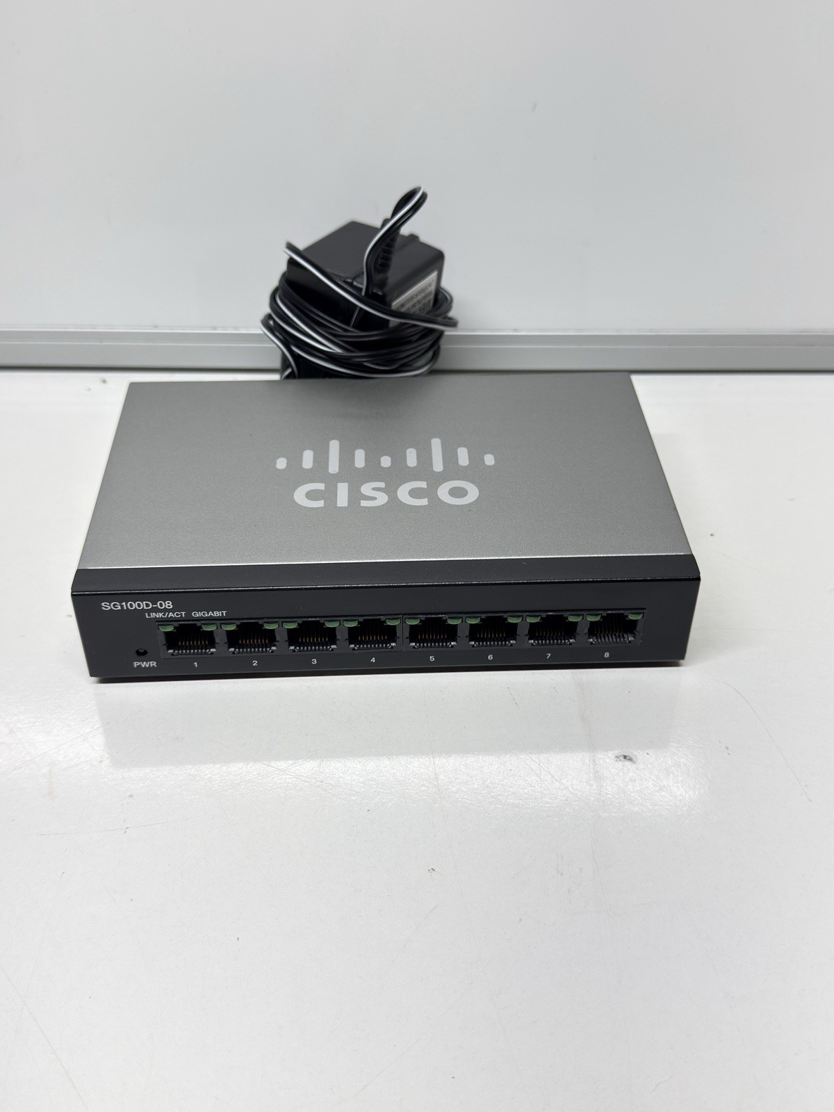 Cisco SG100D-08 V2 8 Port Gigabit Switch W/ADAPTER 