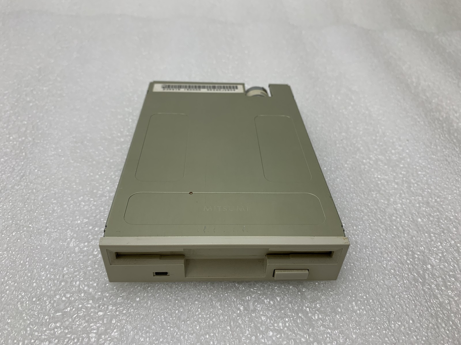 Vintage Mitsumi Newtronics 3.5-inch 1.44 MB Internal Floppy Disk Drive / D359T5