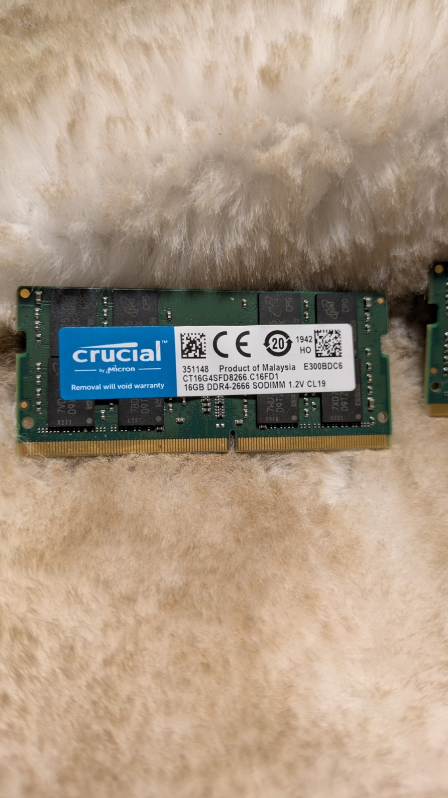 Crucial 32GB (2x16GB) DDR4-2666 PC4-21300 SO-DIMM 260-Pin CT16G4SFD8266