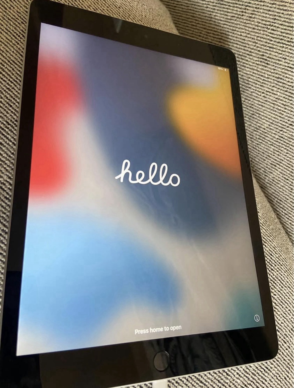 Apple iPad Silver iOS Tablet with Smart Keyboard and Apple Pencil