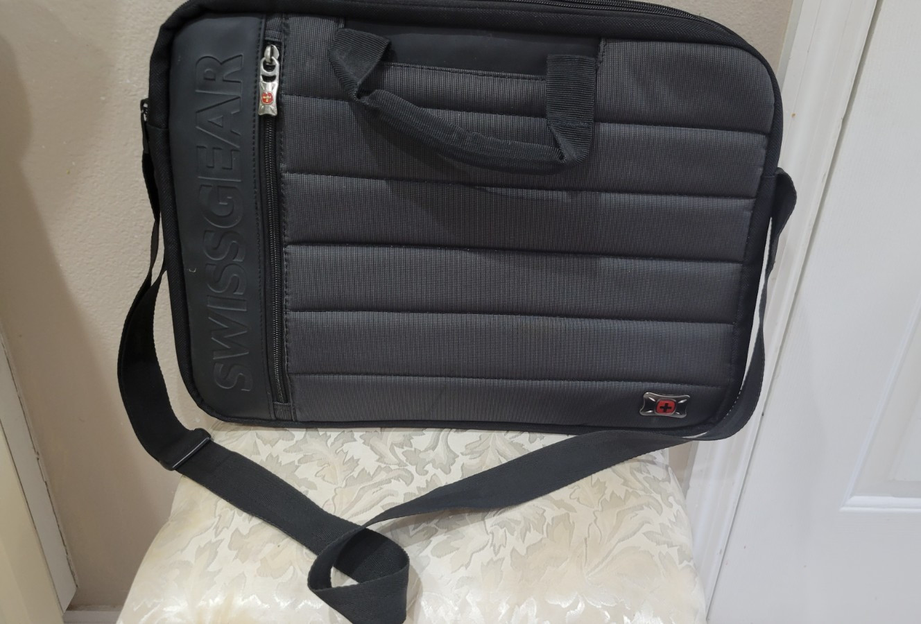 Wenger Swiss Gear Laptop Breifcase Messenger Black Swiss Army 12x18 in