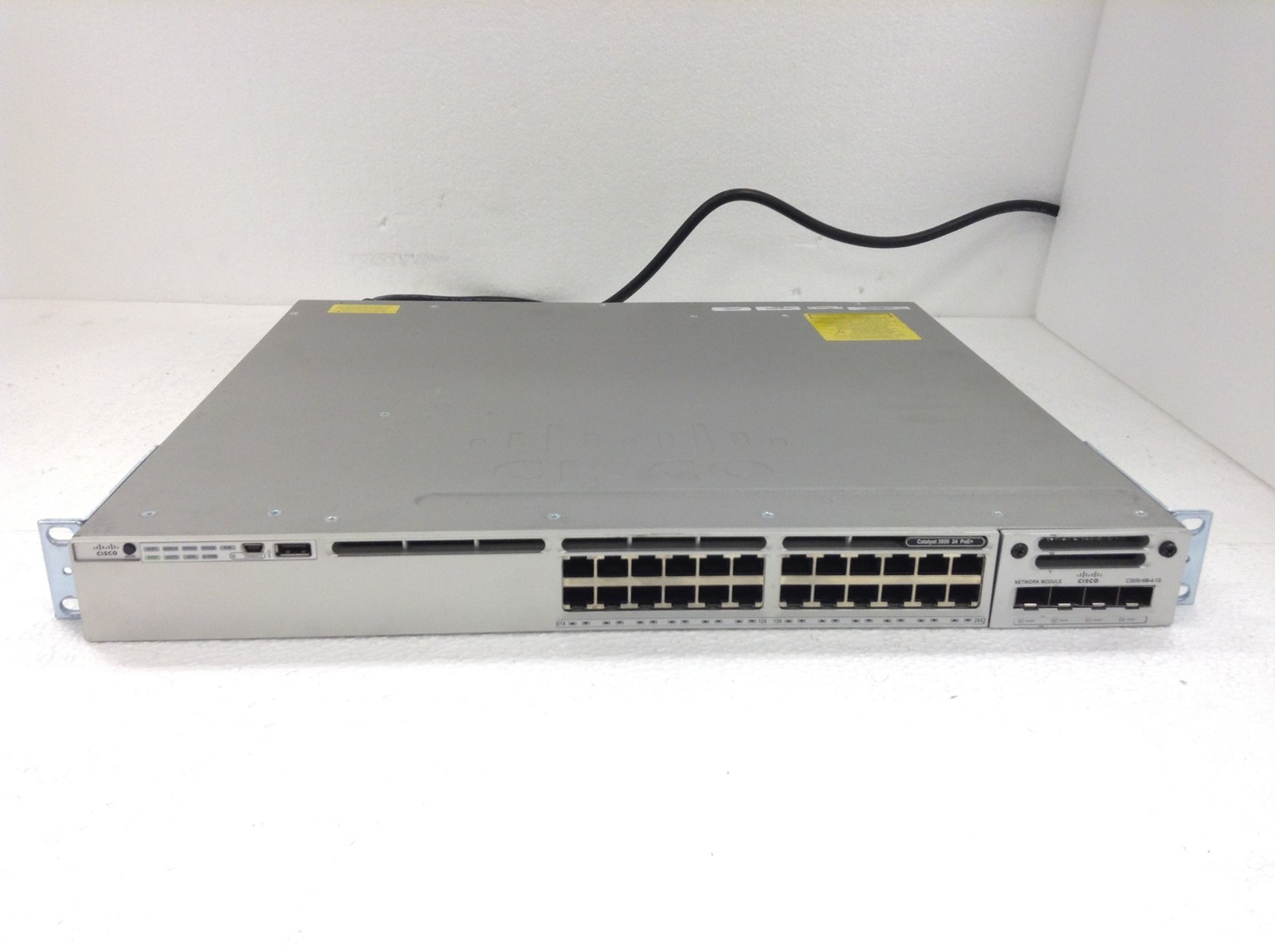 Cisco Catalyst WS-C3850-24P-E 24 PoE+ Gigabit Switch  w/C3850-NM-4-1G Module