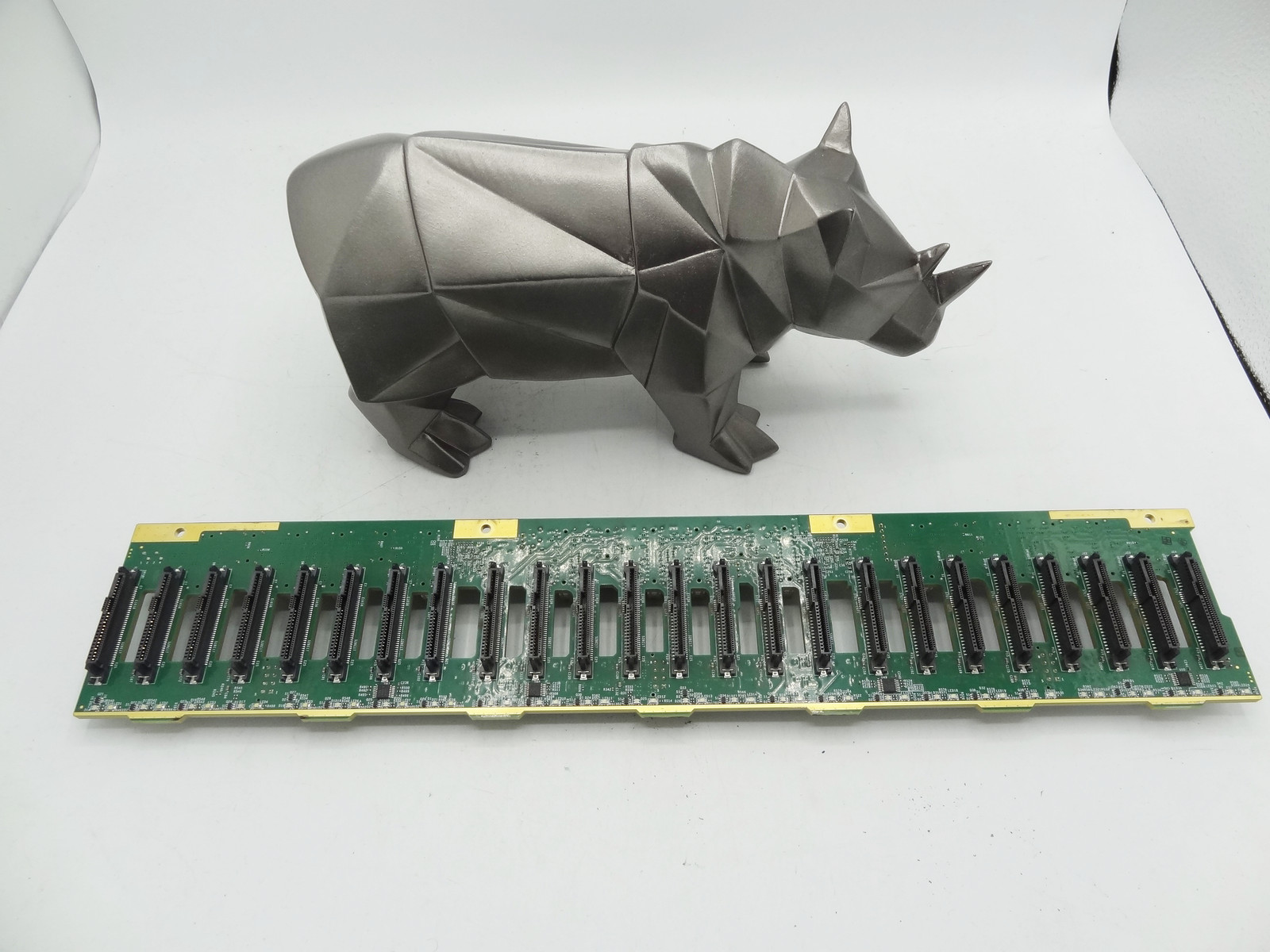 SuperMicro BPN-NVME4-216N-S24 24 Port U.2 NVMe4.0/SAS3.0 12Gbps Backplane