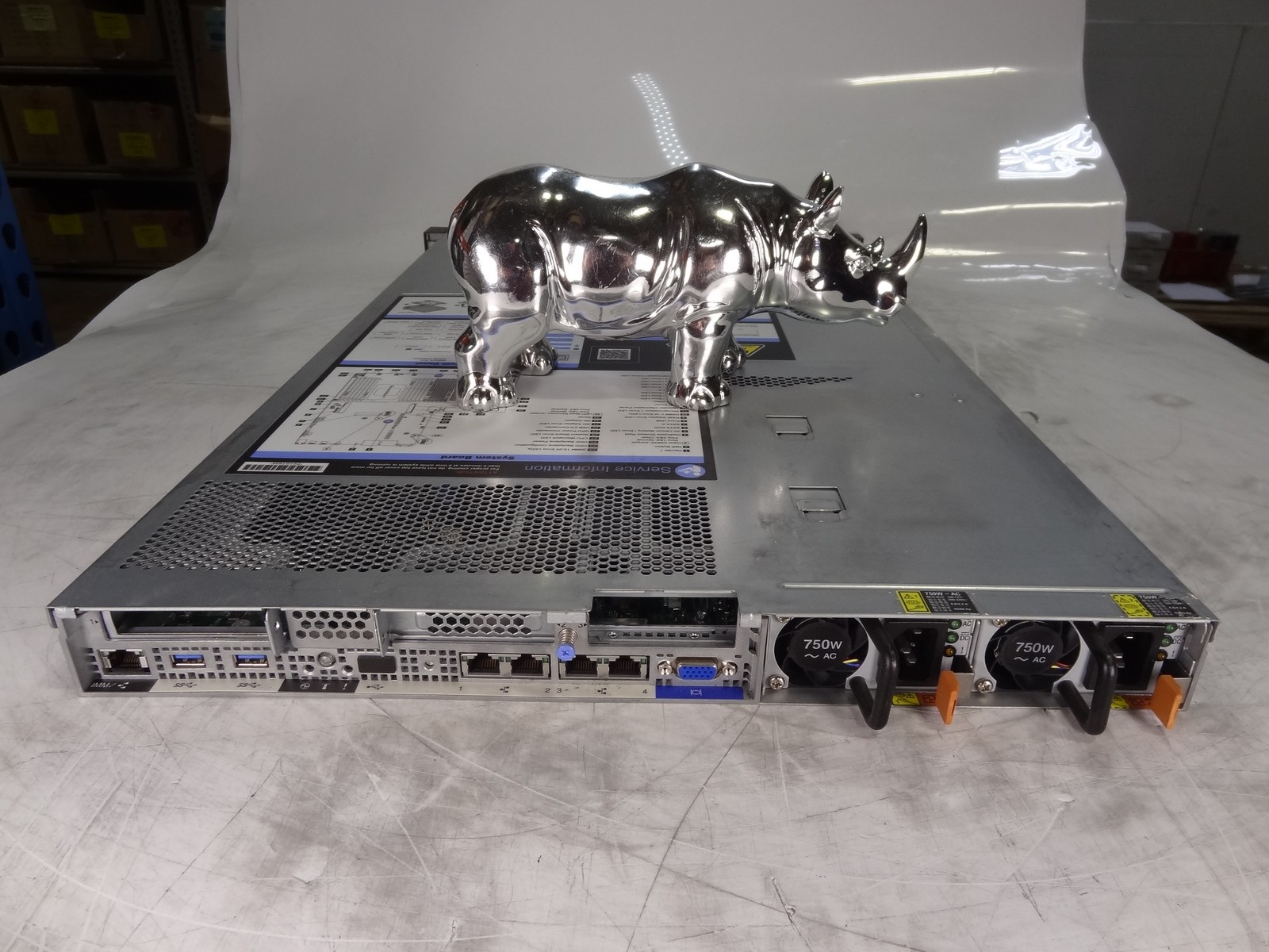 Lenovo 8869-AC1 X3550 M5 Server