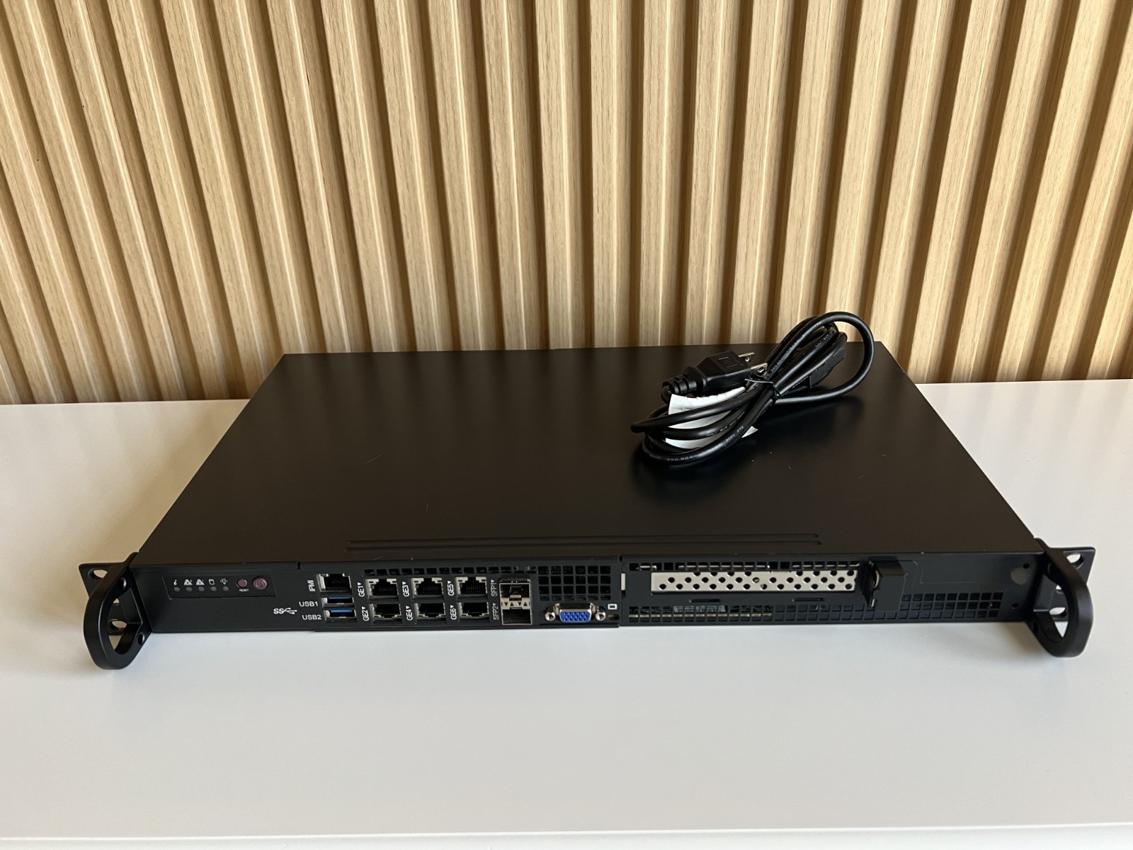 SUPERMICRO Server SYS-5018D-FN8T w/ X10SDV Intel D1518 4 Core 240GB SSD 32GB RAM