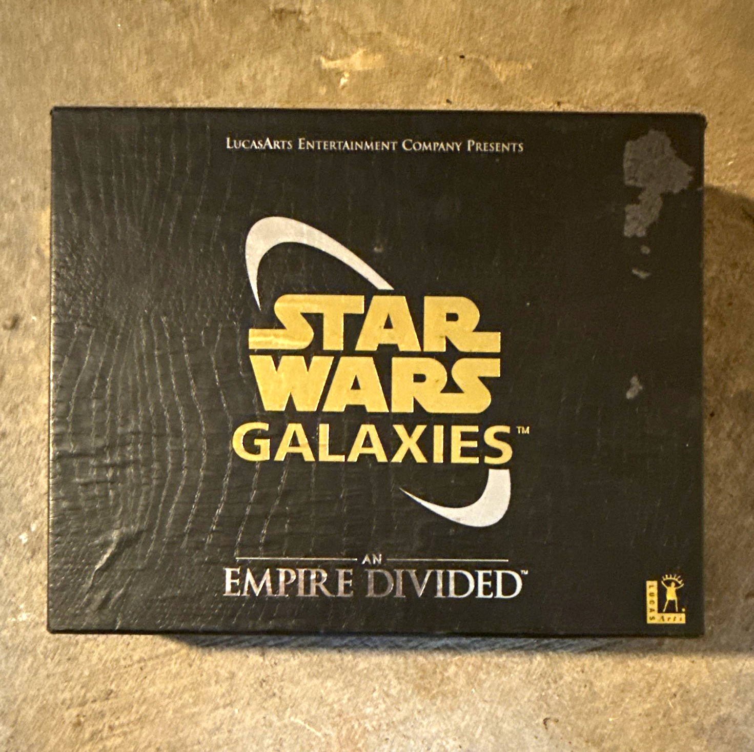 LucasArts Star Wars Galaxies An Empire Divided Windows CD-ROM + Art Book
