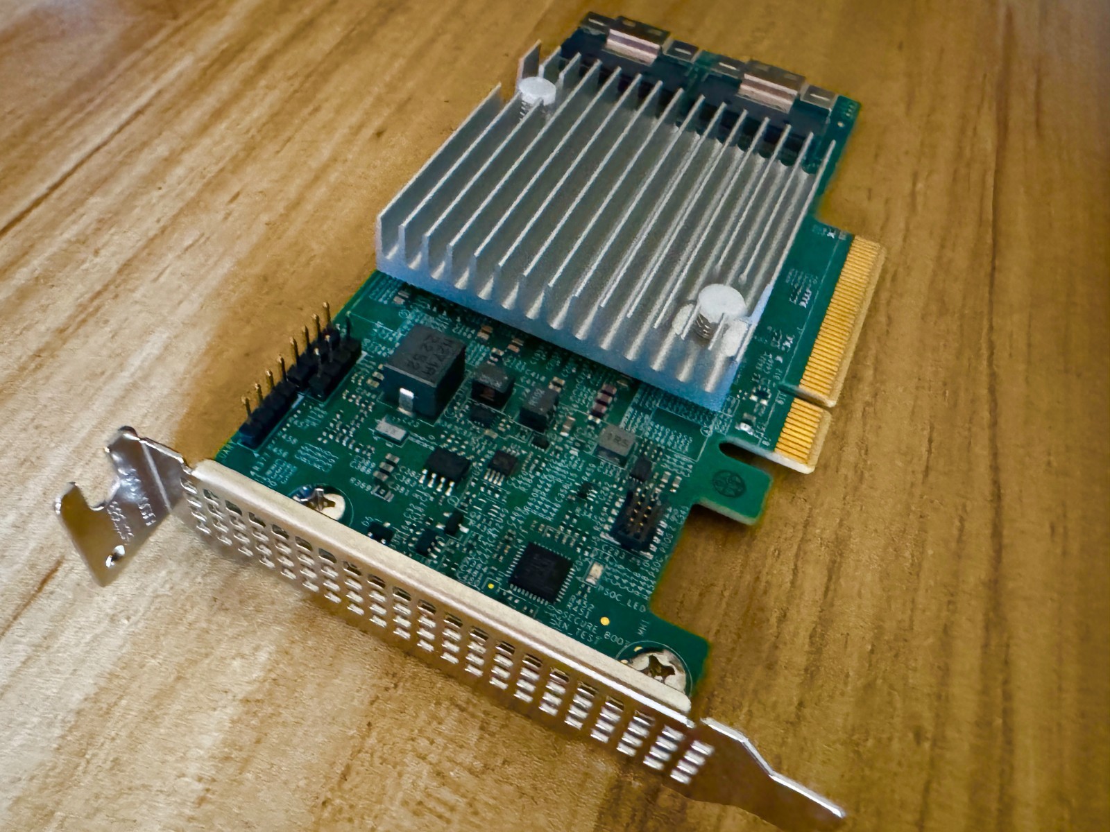 Supermicro AOC-S3816L-L16IT 16 int 12Gb/s SAS3 ports,x8 Gen4, HBA - LP,122 HDD