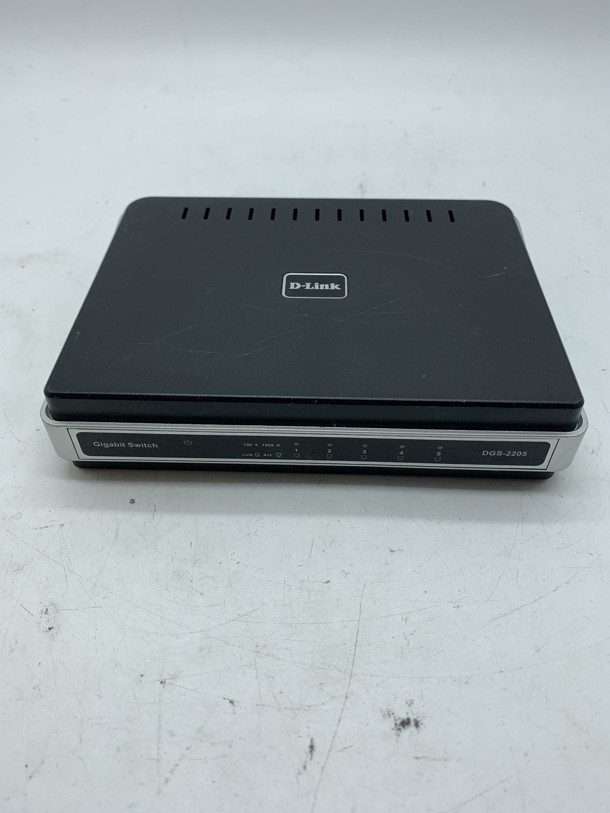 D-Link DGS-2205 5-Port Gigabit Ethernet Switch No Power Cable w/ 