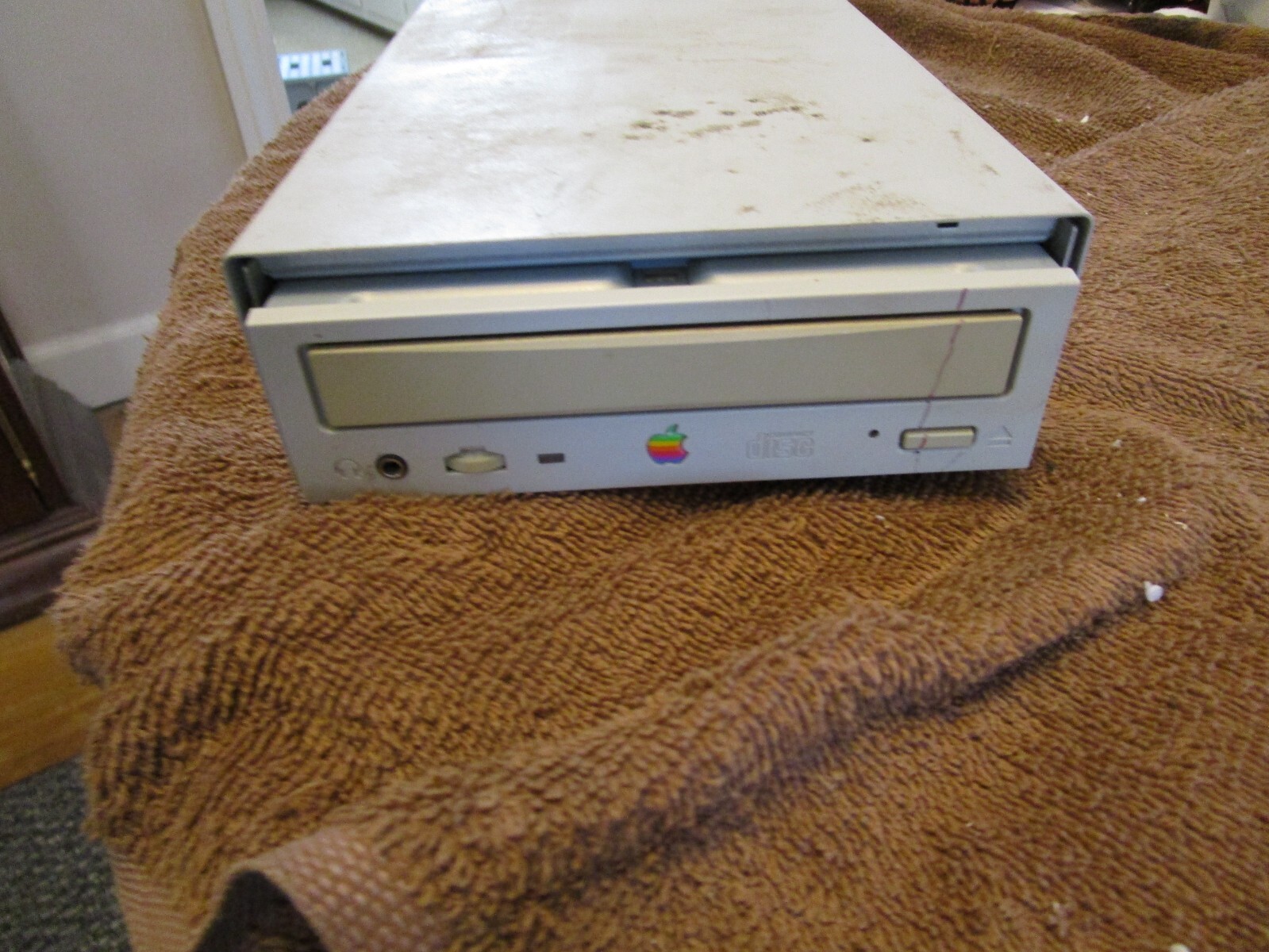 Apple  AppleCD 600e Quad Speed External SCSI 4X CD-ROM Drive 