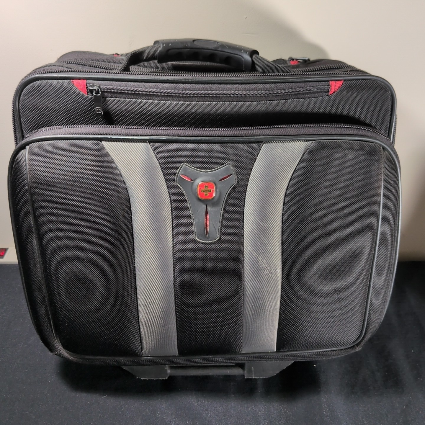 Wenger Granada Pro Rolling Laptop Briefcase 17” Multipocket Black And Silver