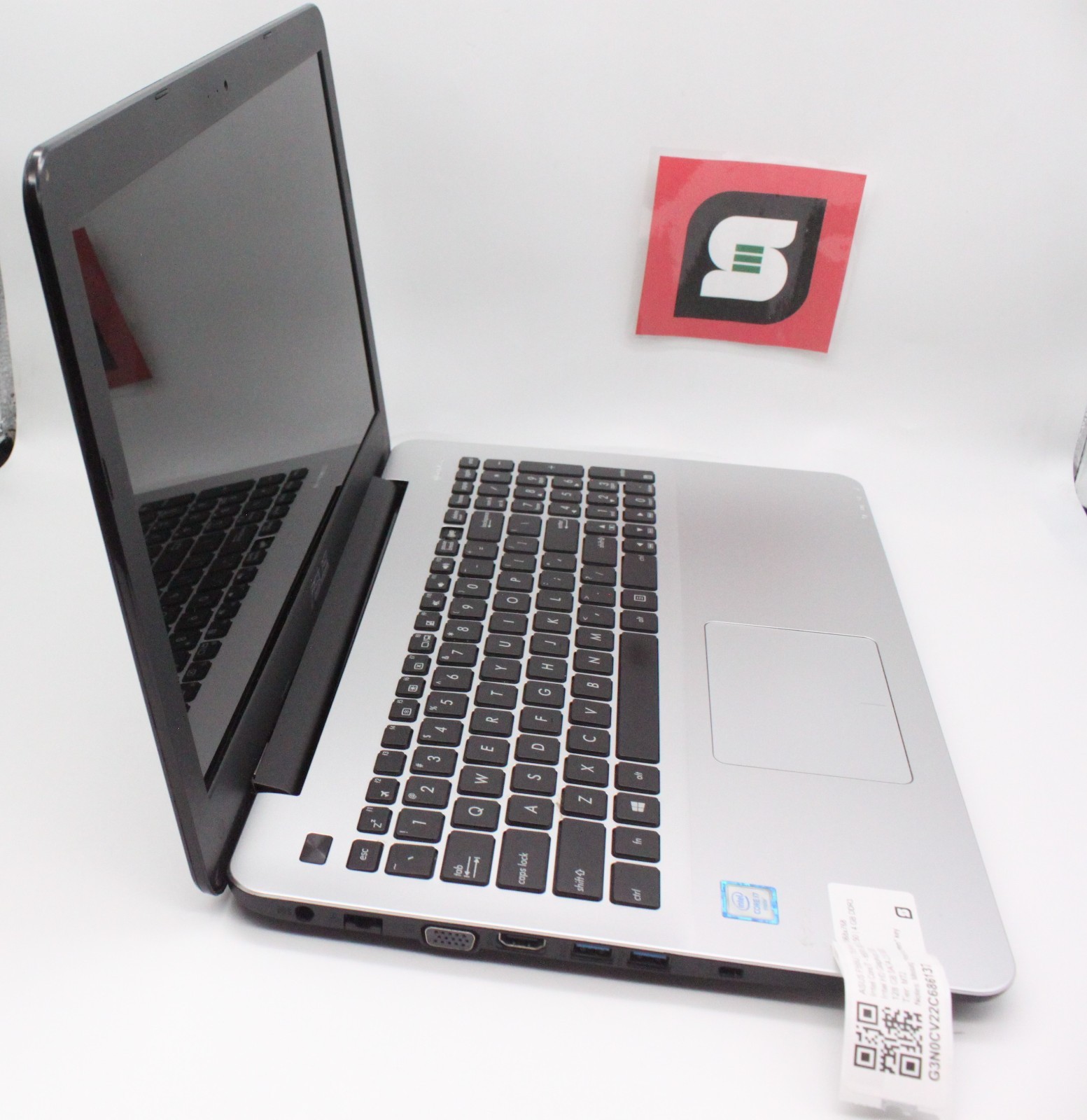 ASUS F555U i7-6500U @ 2.5GHz 4GB DDR3 RAM 128GB SSD NO OS