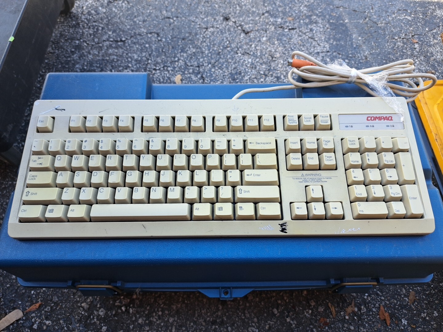 Vintage Compaq 235212-101 RT6656TW Computer Keyboard 