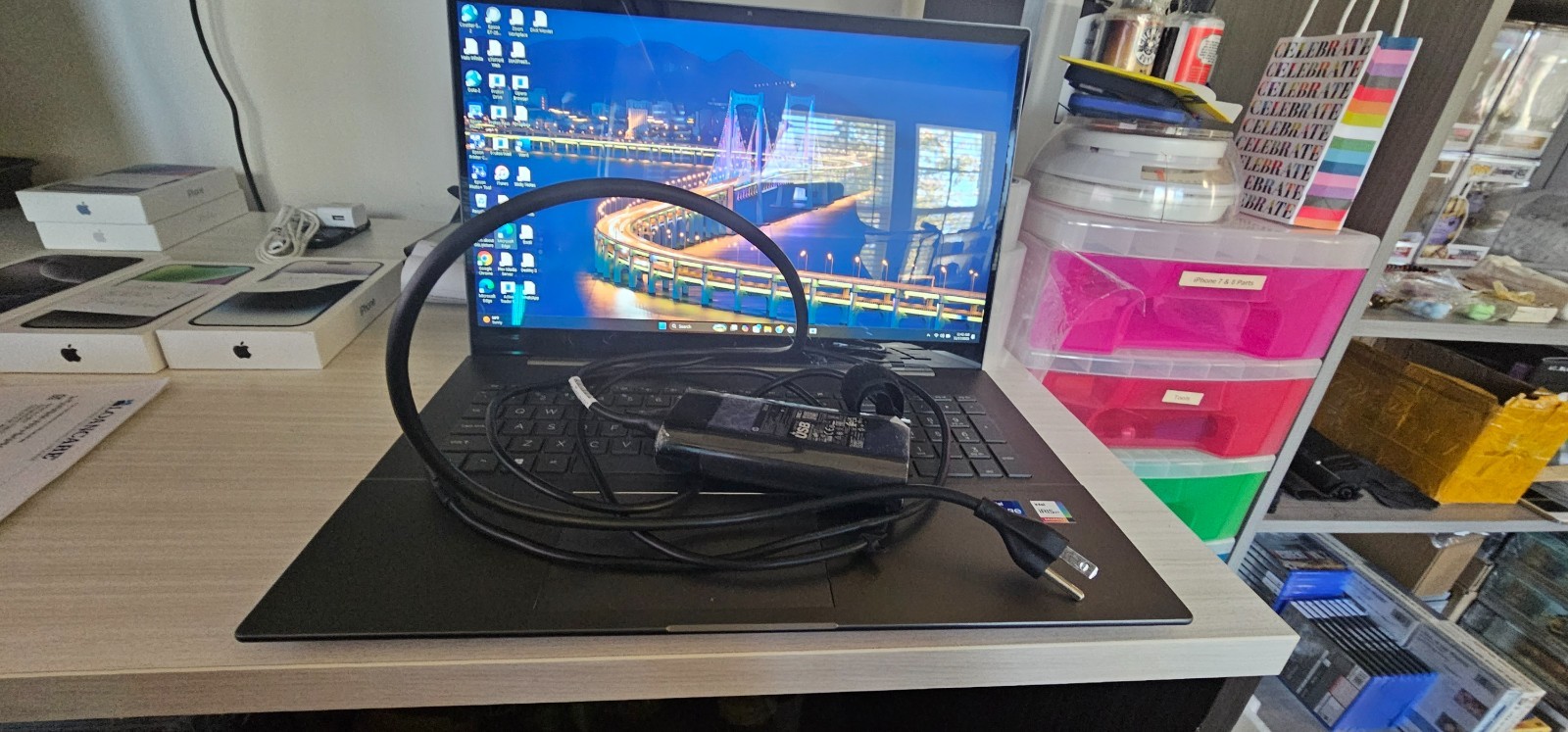 HP Envy 17T-CR100 17.3" Touch i7-13700H 16GB 512GB SSD W11H, Touch but has issue