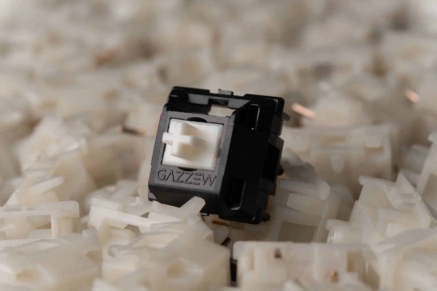 Gazzew Boba U4 V2 Silent Tactile Lubed Mechanical Keyboard Switches (90 Count)
