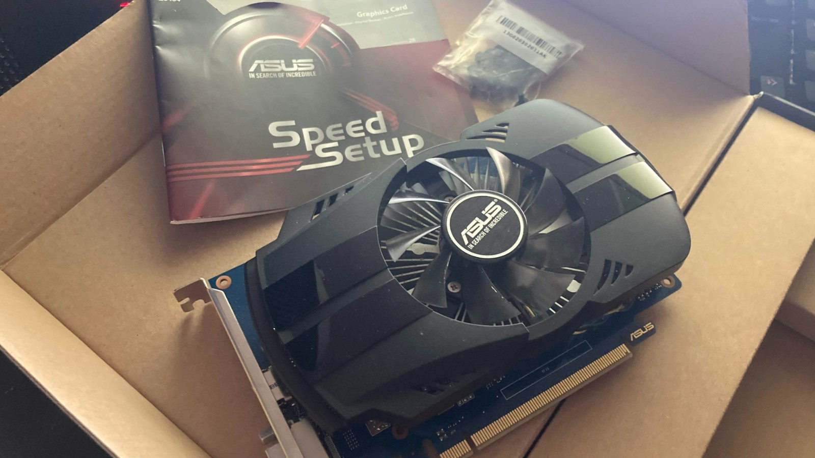 Asus  GeForce GT 1030 2GB GDDR5 Phoenix OC Edition with fan