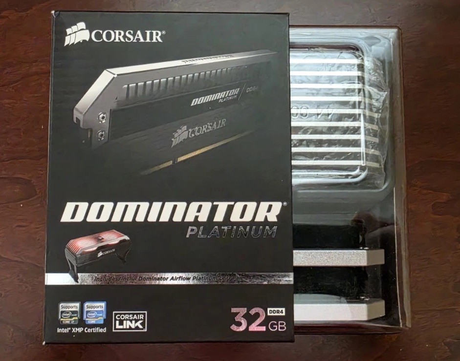 Corsair Dominator Platinum ddr4 16gb 3200 With Dominator Airflow LED Fan.