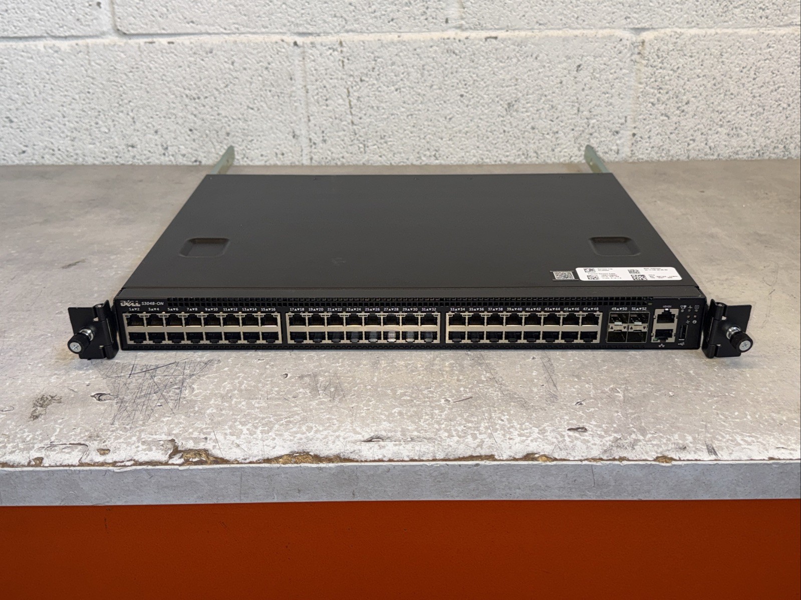 Dell Networking S3048-ON 1GbE Switch 48x 1GbE ports + 4x 10GbE SFP+ Uplink Ports