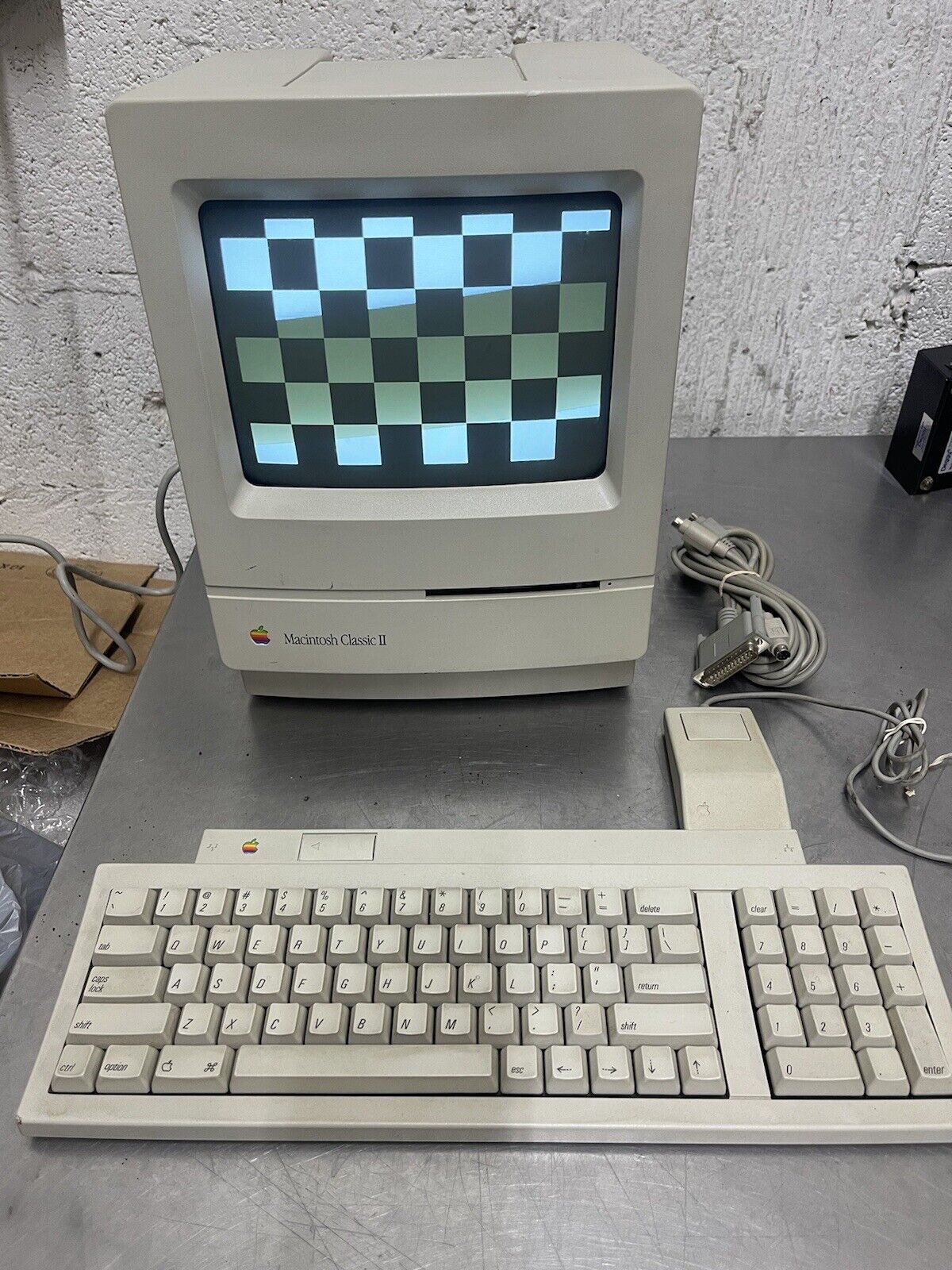Vintage 1991 Apple MacIntosh Classic II with Keyboard and Mouse Parts or Repair