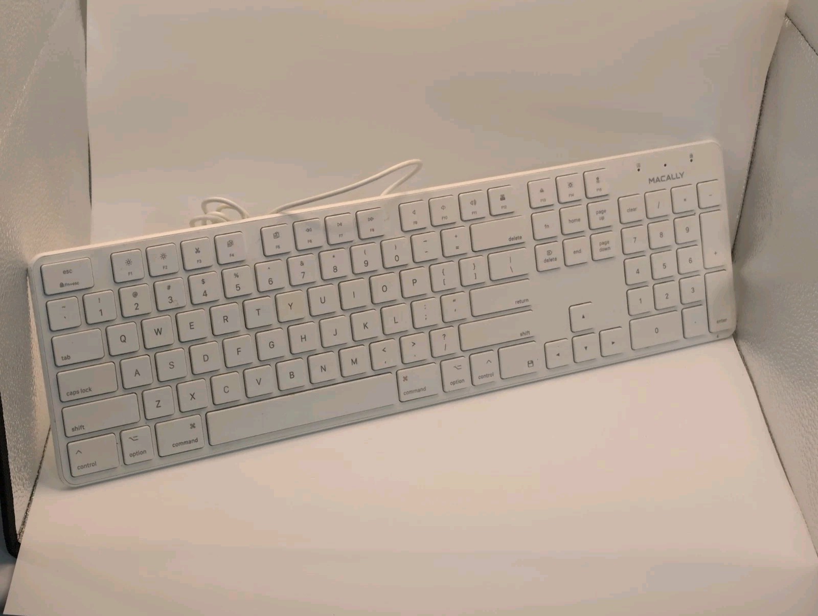 Macally Ultra-Slim premium Keyboard with Number Keypad for Apple Mac