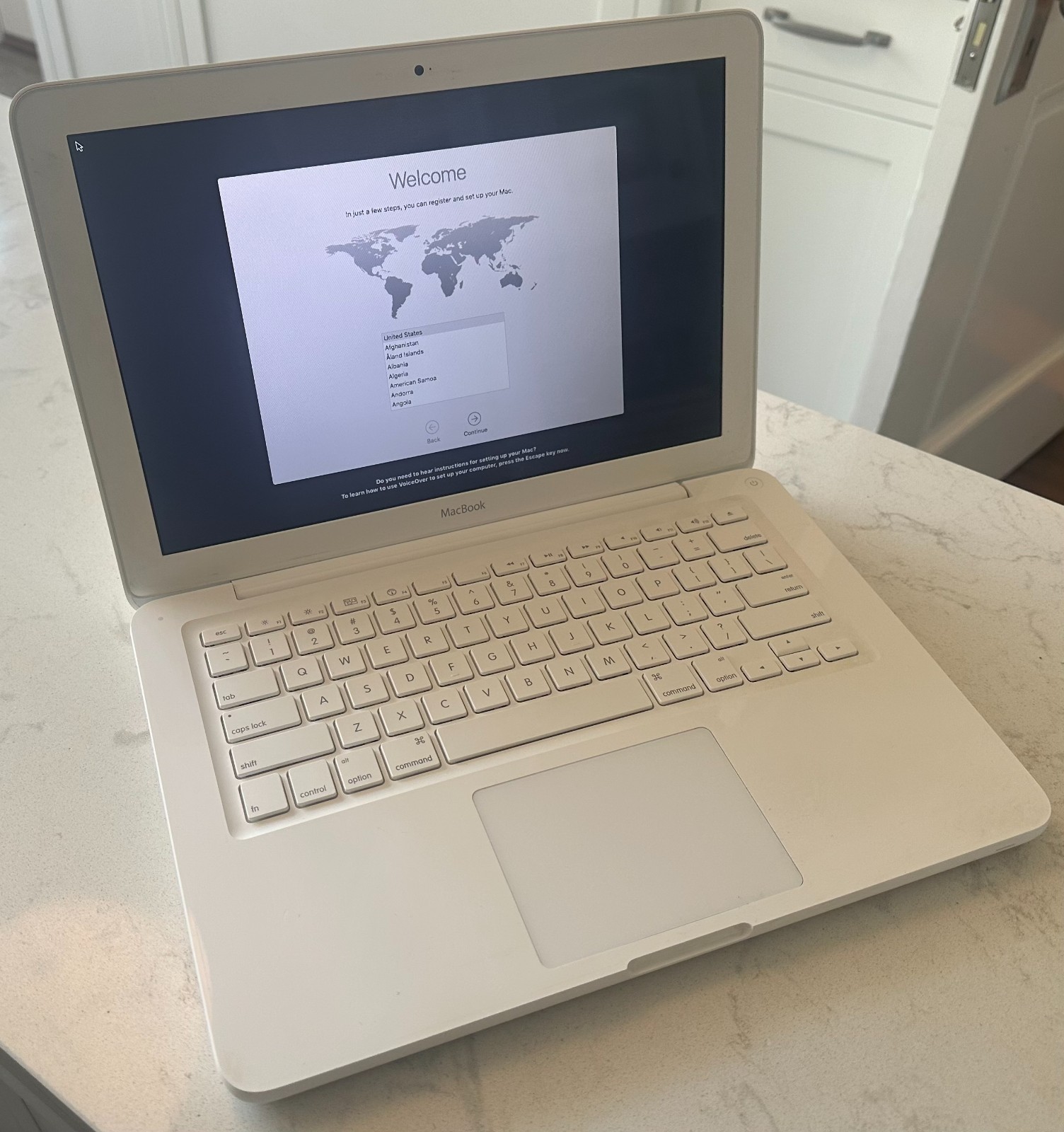 Vintage 2009 Apple MacBook A1342 2.26GHZ 4GB 250GB HD SD Restored NICE