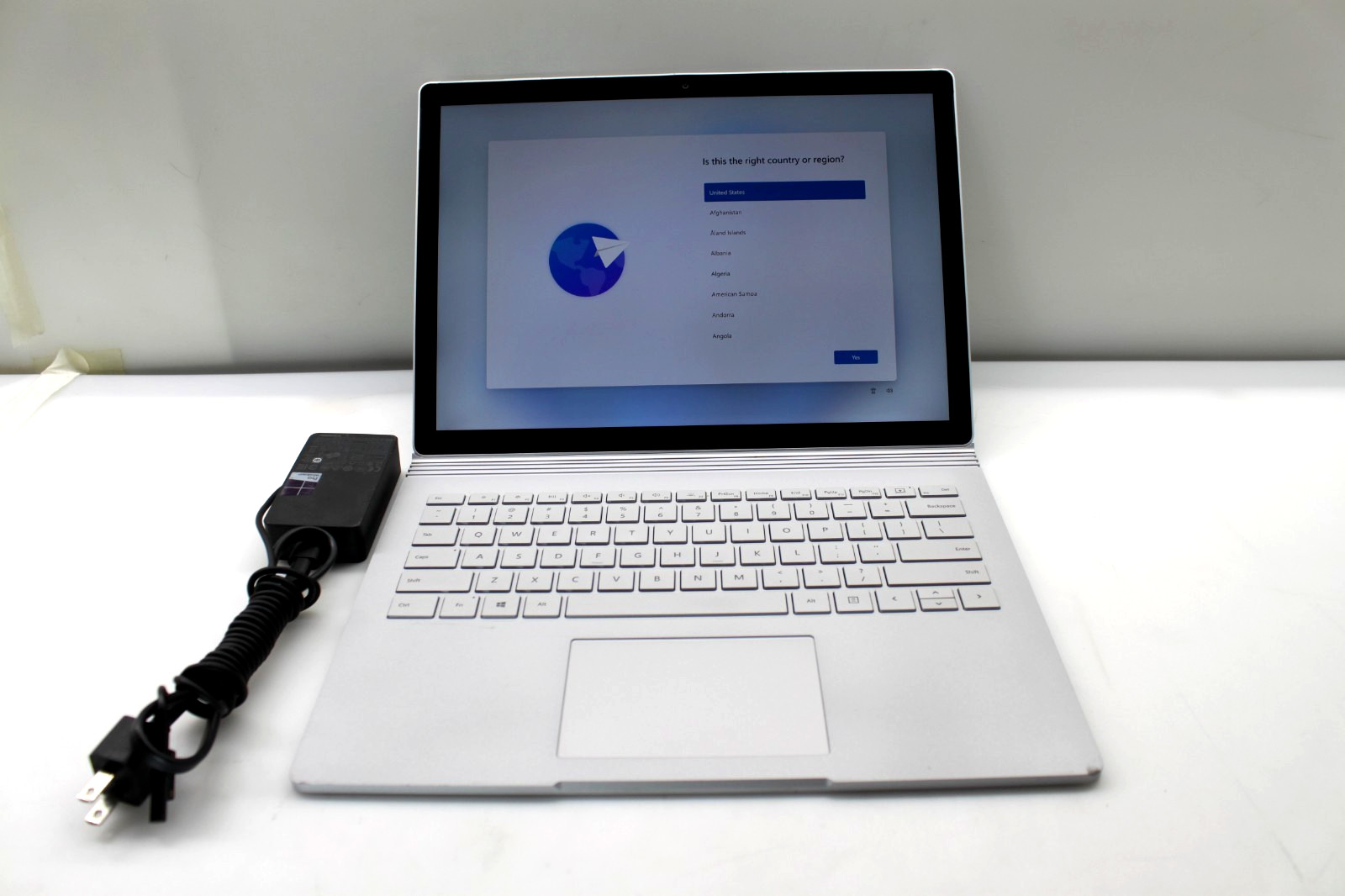 Microsoft Surface Book 2 13.5" i5-8350U 1.70GHz 8GB RAM 256GB SSD ***READ***