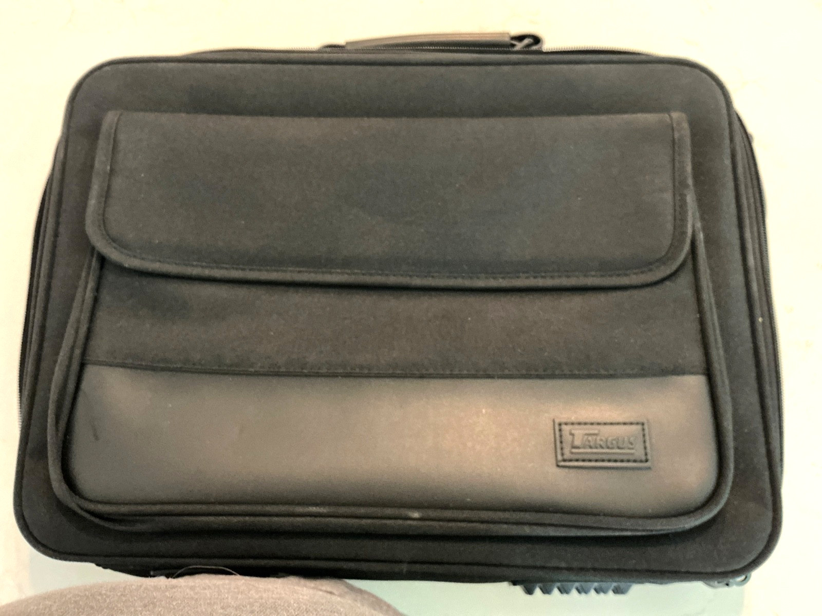 Targus Black Canvas Laptop Briefcase Hand Carry OCN1