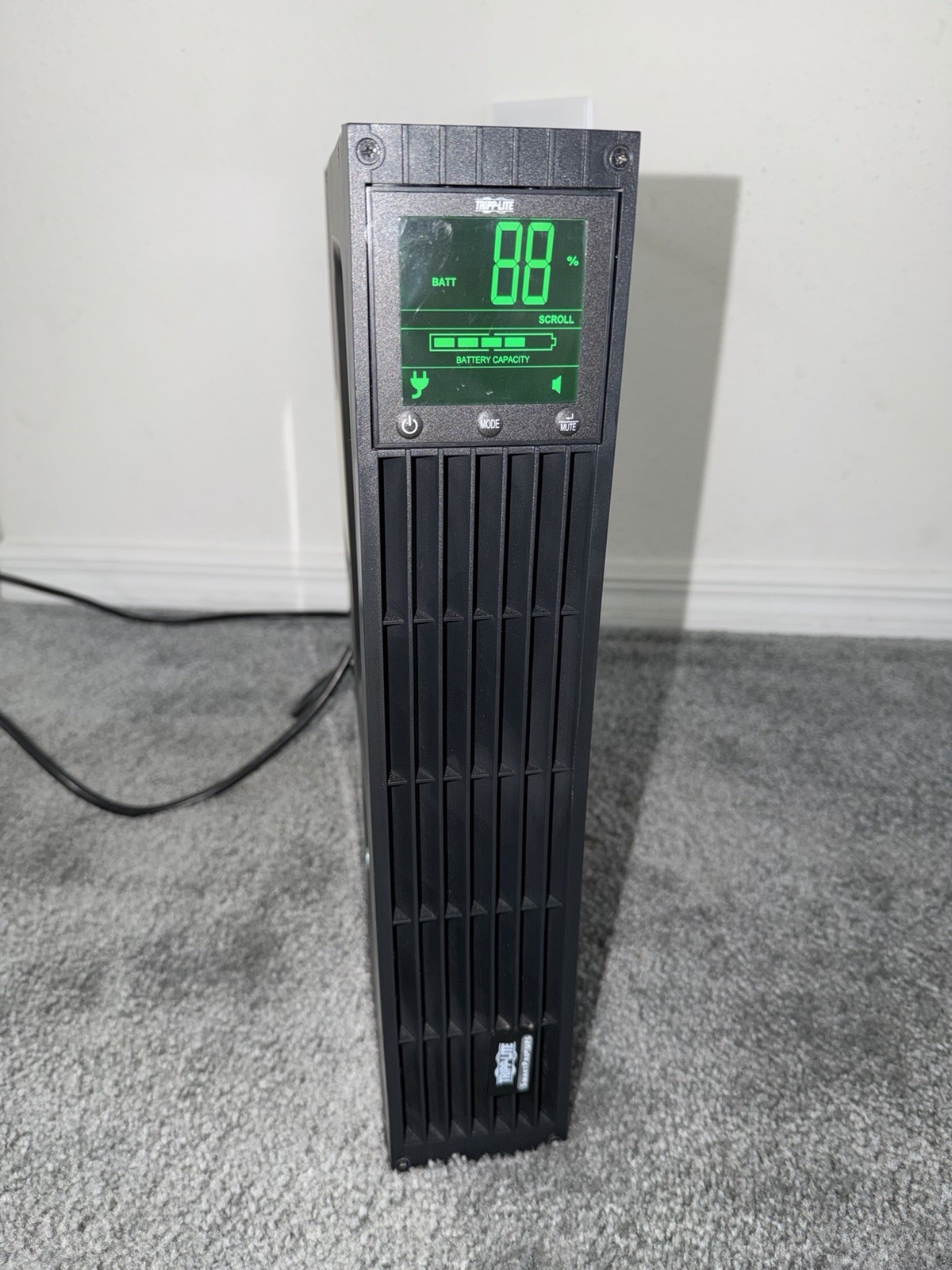 Tripp Lite SMART1500RMXL2UA 1500VA 1200W 120V Rackmount UPS 8-Out LED