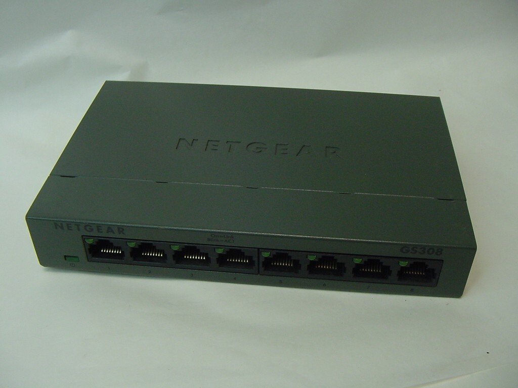 NETGEAR 8 PORT GIGABIT ETHERNET SWITCH GS308v2 - NO POWER CORD INCLUDED