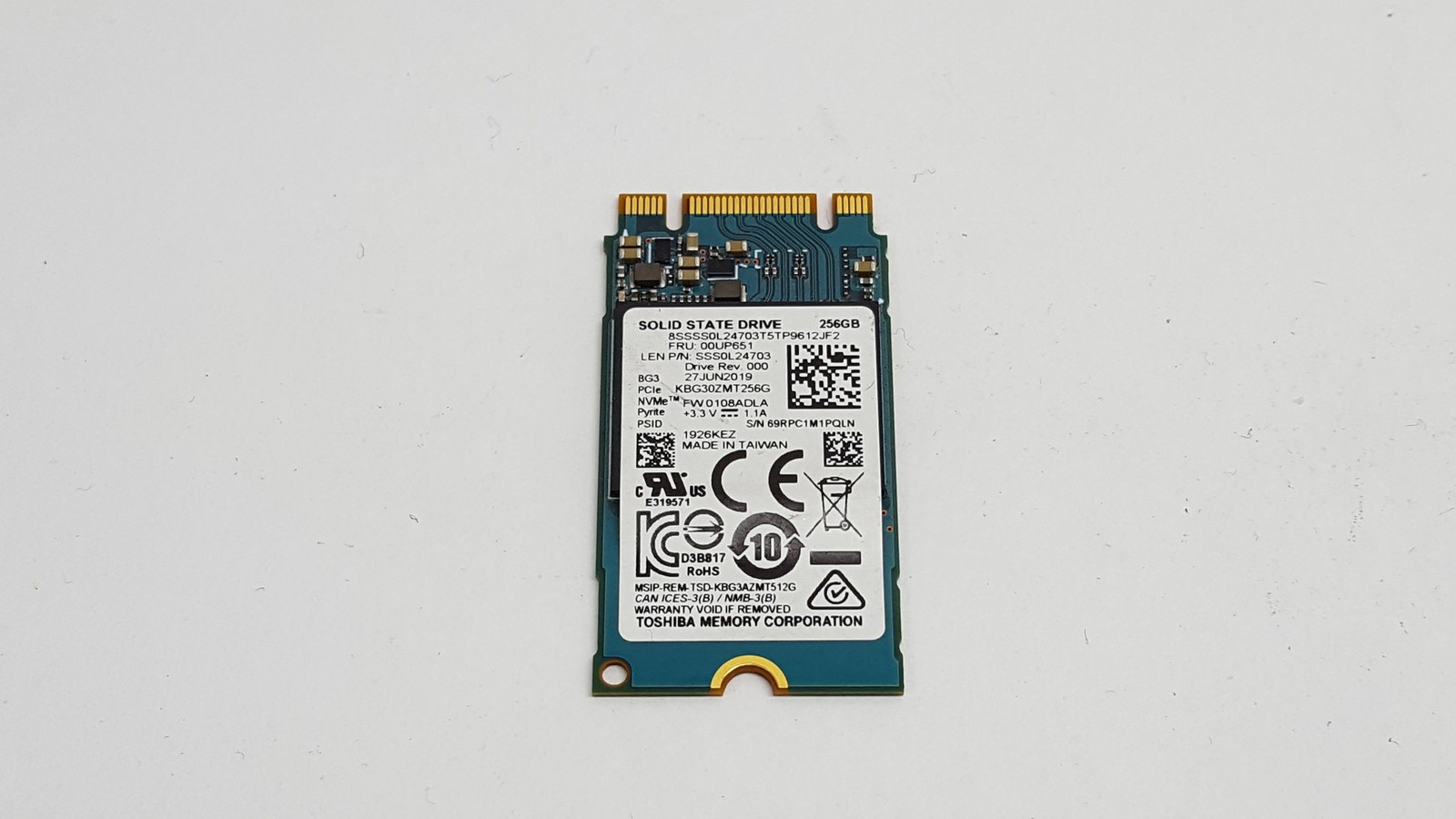 Toshiba  BG3 KBG30ZMT256G 256 GB NVMe 42mm SSD