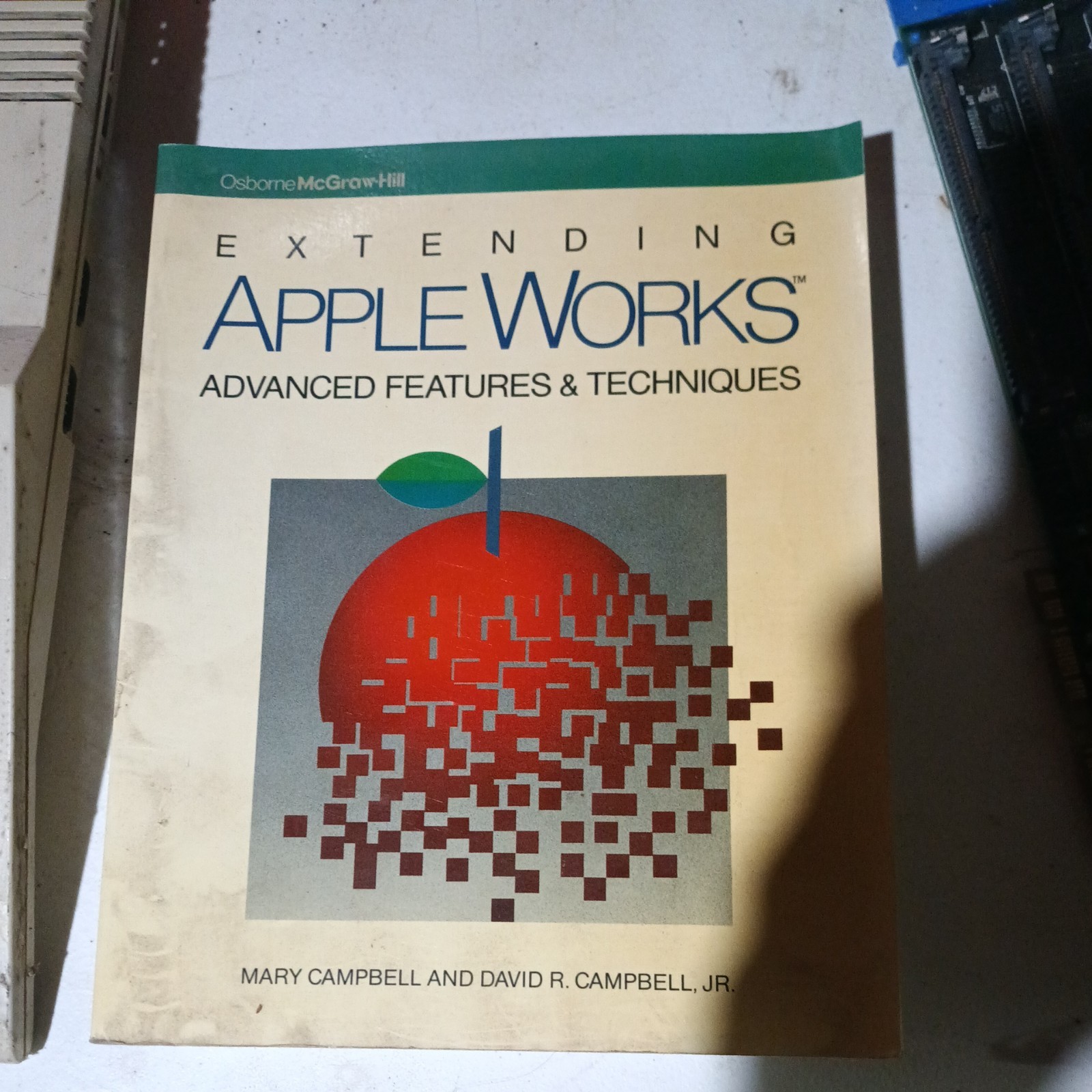 Extending APPLEWORKS Advanced Features & Techniques APPLE Computer Book 246 1986