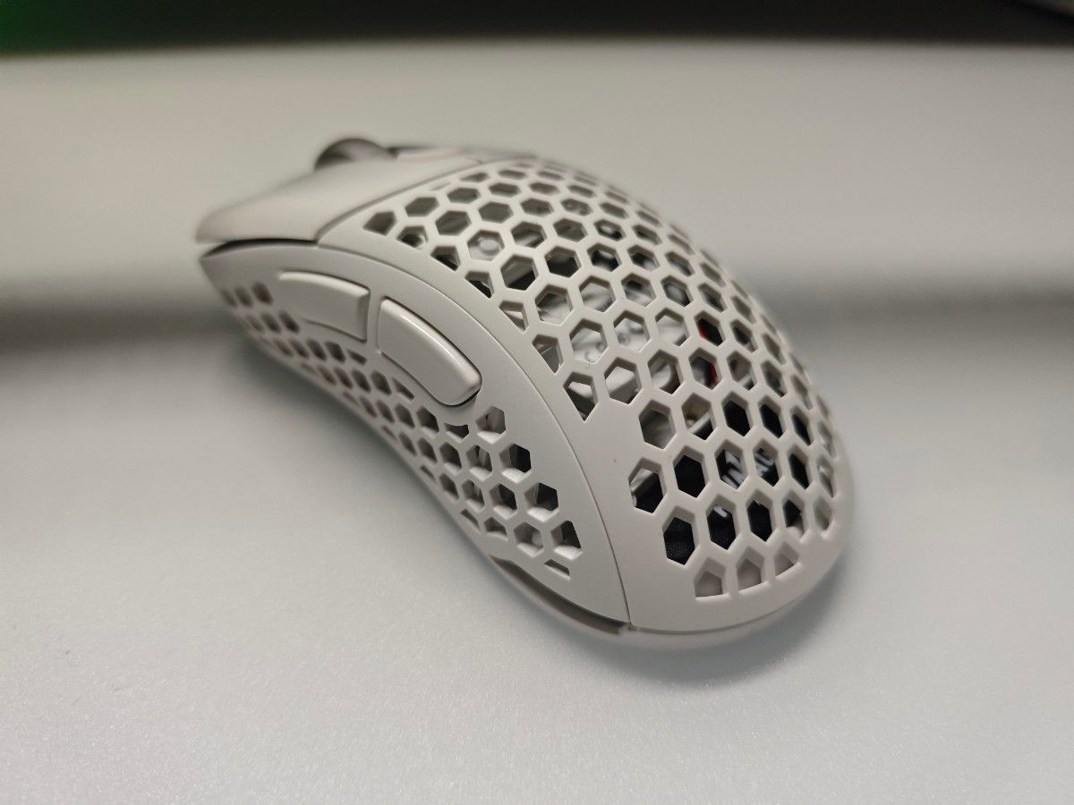 Pwnage Ultra Custom Wireless Ergo Gen 2 Gaming Mouse White Used