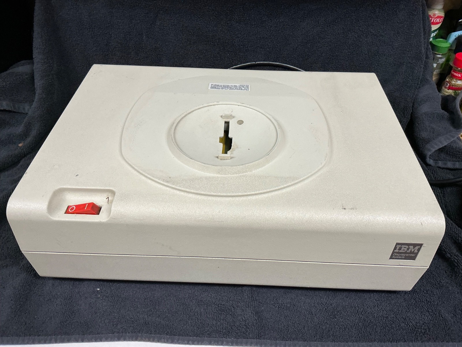 Vintage IBM Displaywriter 6580 AS-IS parts turns on, LEDS on