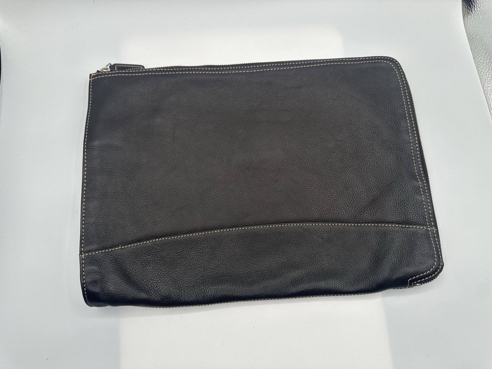 Levenger Laptop Bag Dark Brown Pebbled Leather Zipper Plaid Fabric Lining