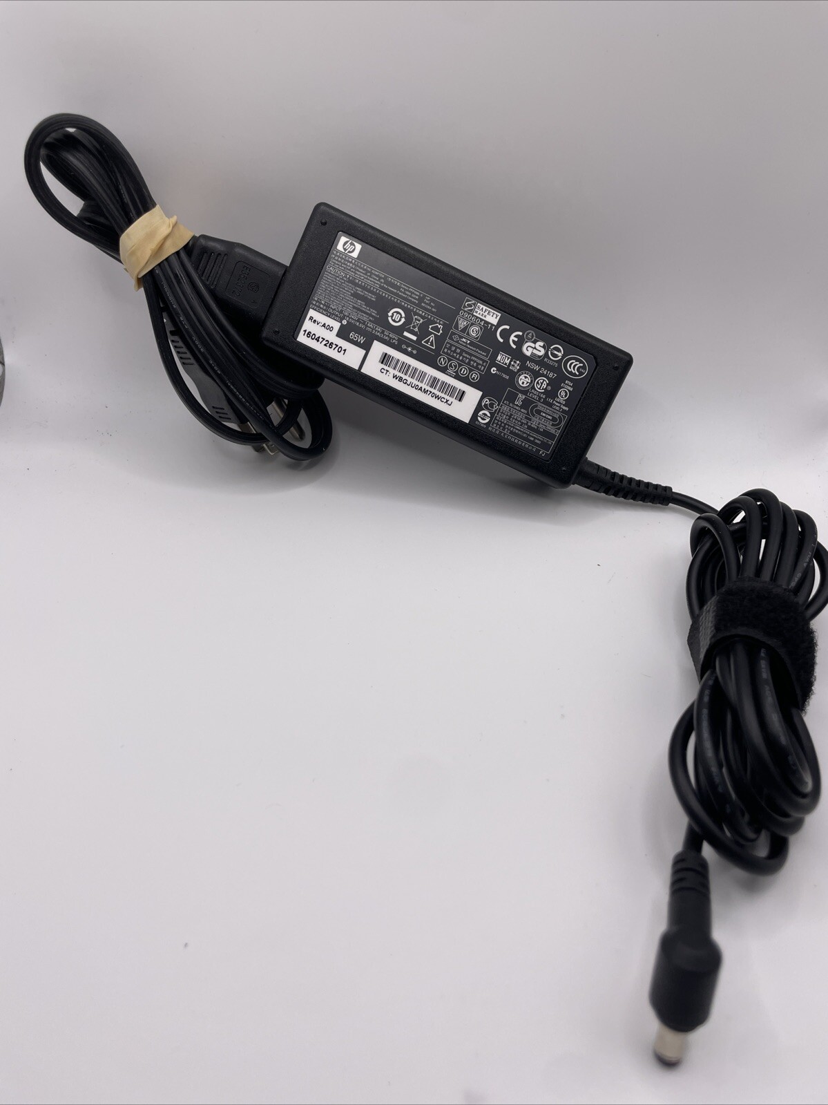 HP 65W Battery Charger And Black Round Barrel A/C Adapter with Power Cord