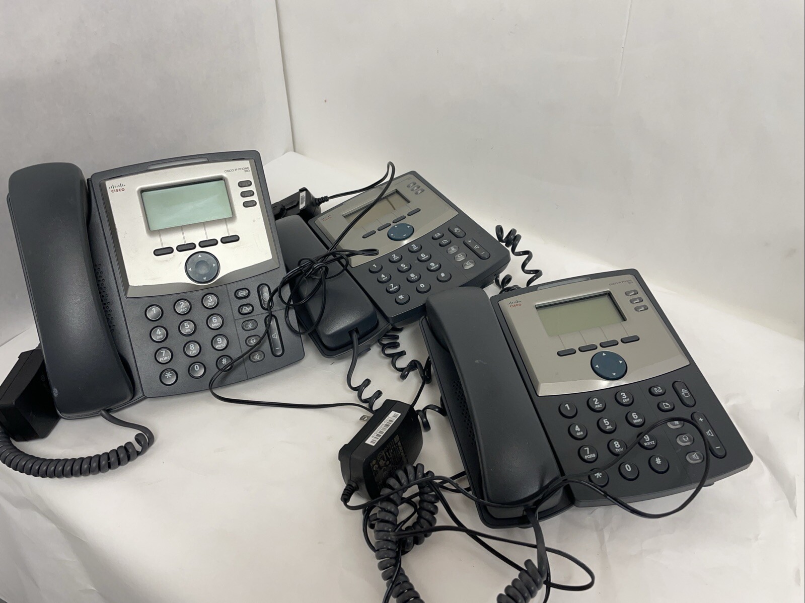 3 Cisco Desktop IP Phone 3 Line w/Display SPA303-G1