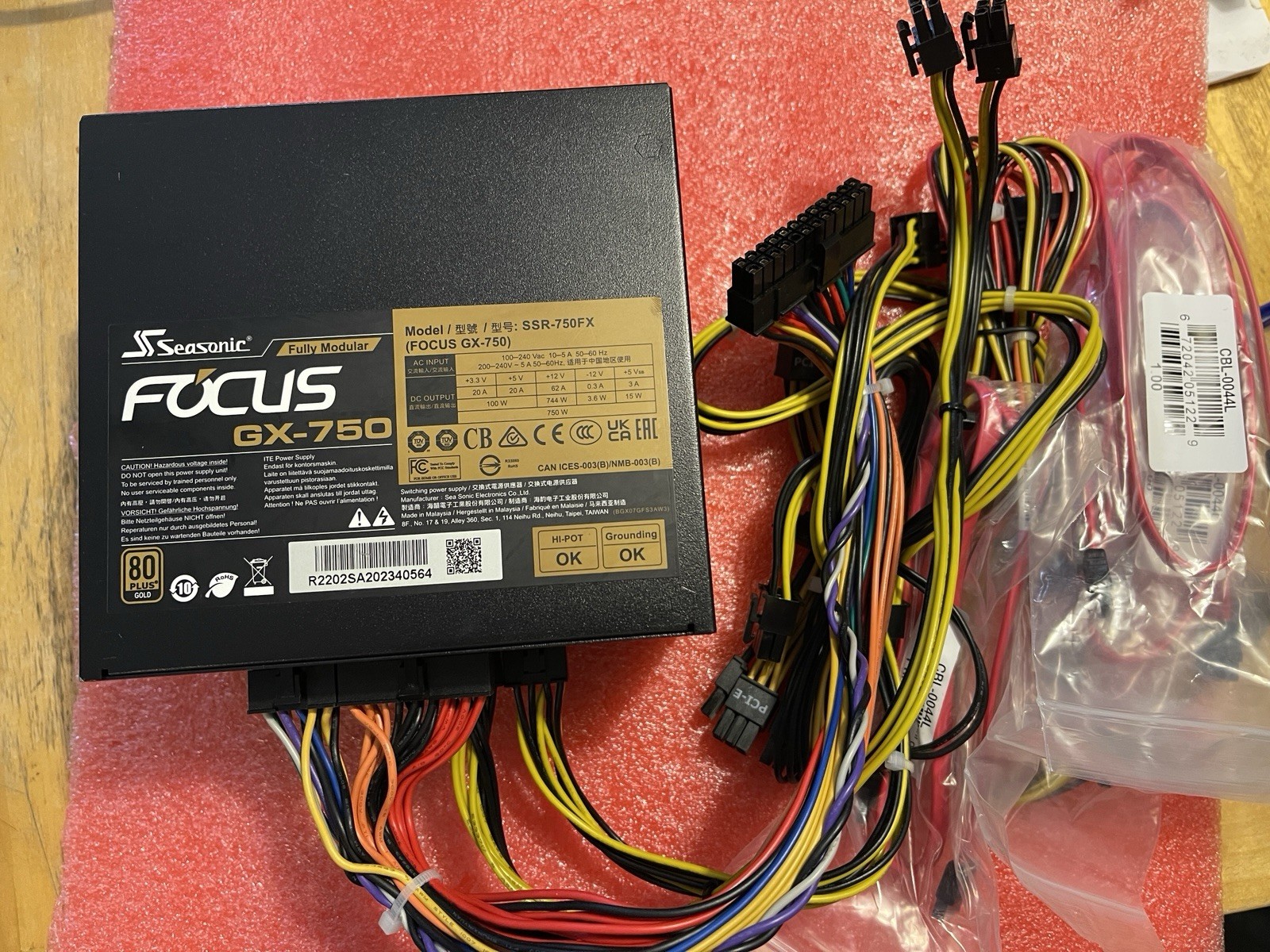 Seasonic FOCUS GX-750 80 Plus Gold Power Supply w/ Cables SSR-750FX 750W Watt