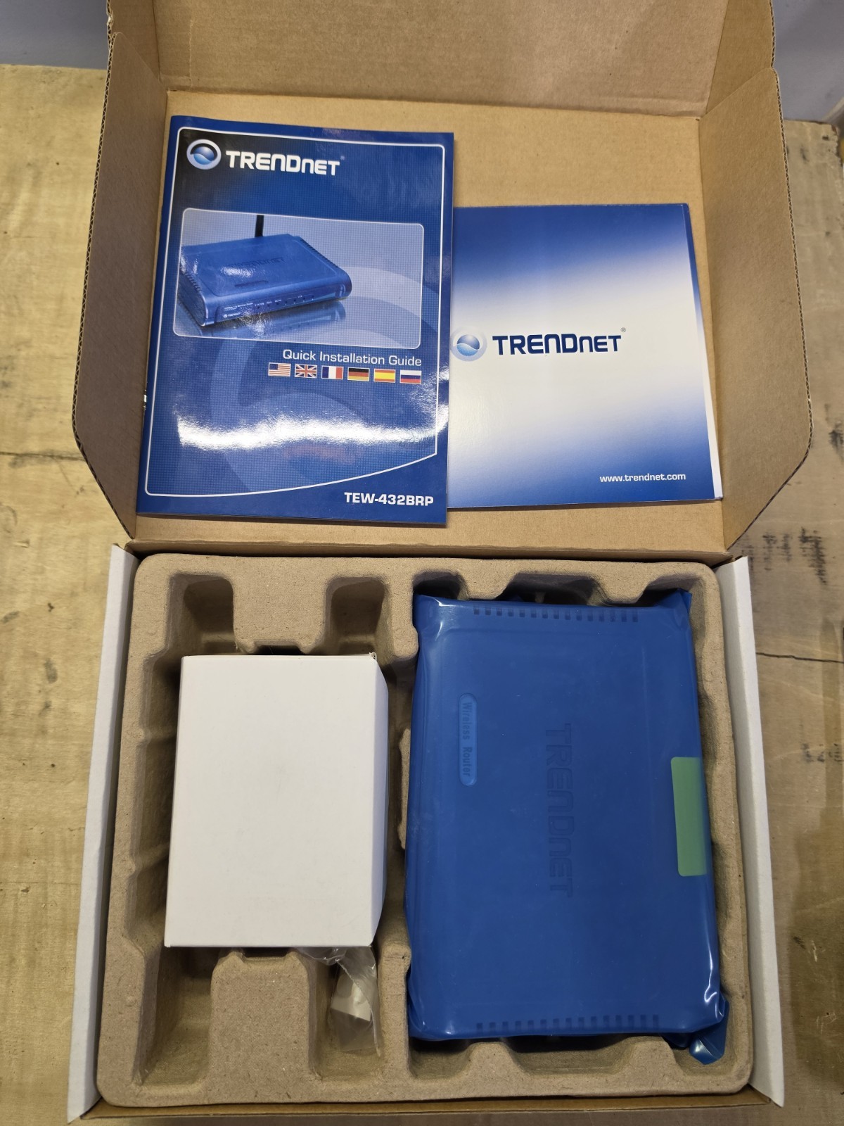 TRENDnet TEW-432BRP 54 Mbps 4-Port 10/100 Broadband Wireless Firewall Router-New