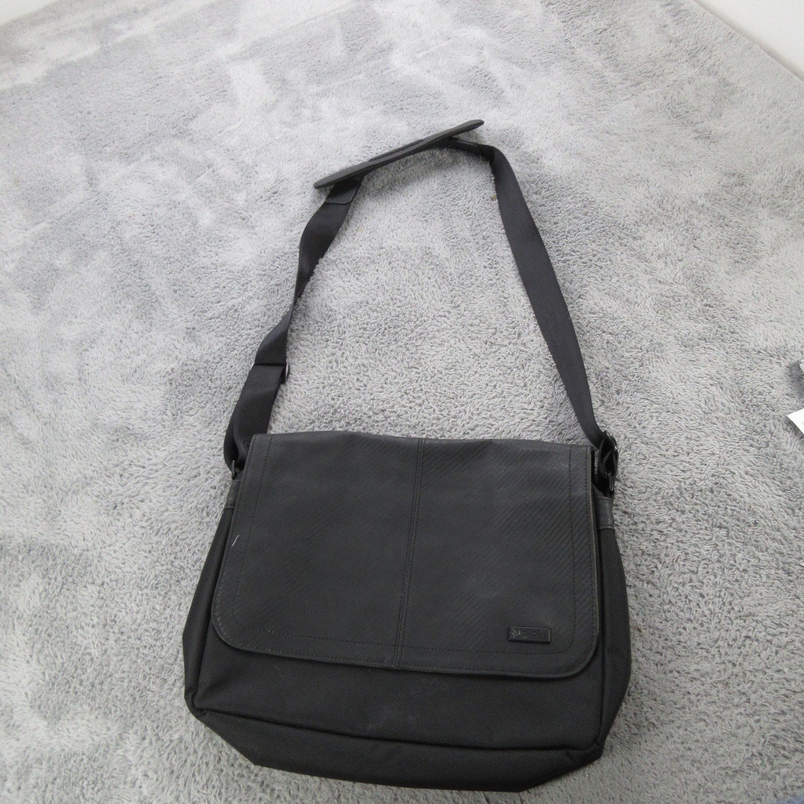 OGIO Laptop Messenger Bag 15 Inch Black Shoulder Strap Padded Compartments Work