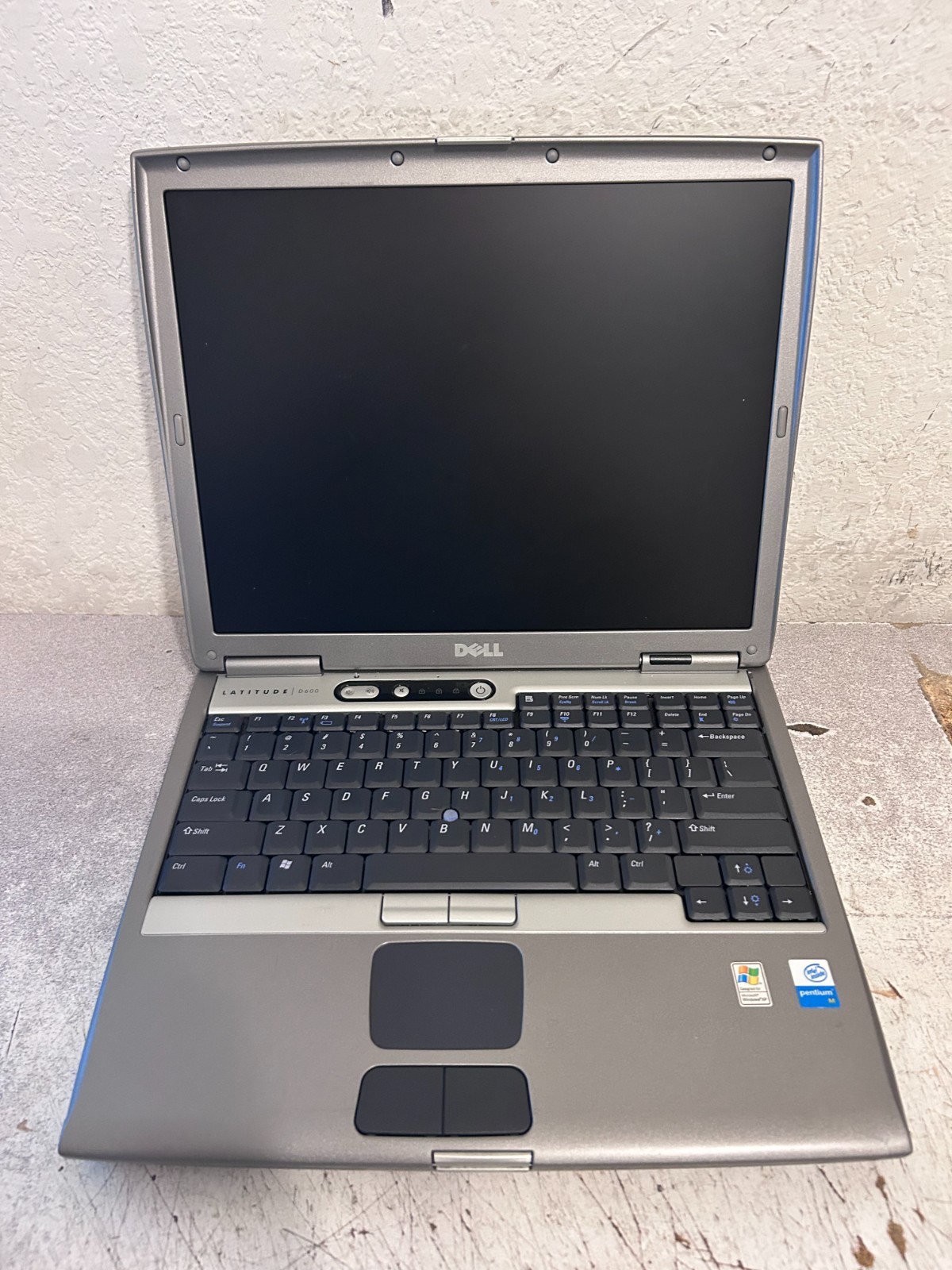 Dell Latitude D600 14" Display No Hard Drive No Batt No AC Adapter Vintage