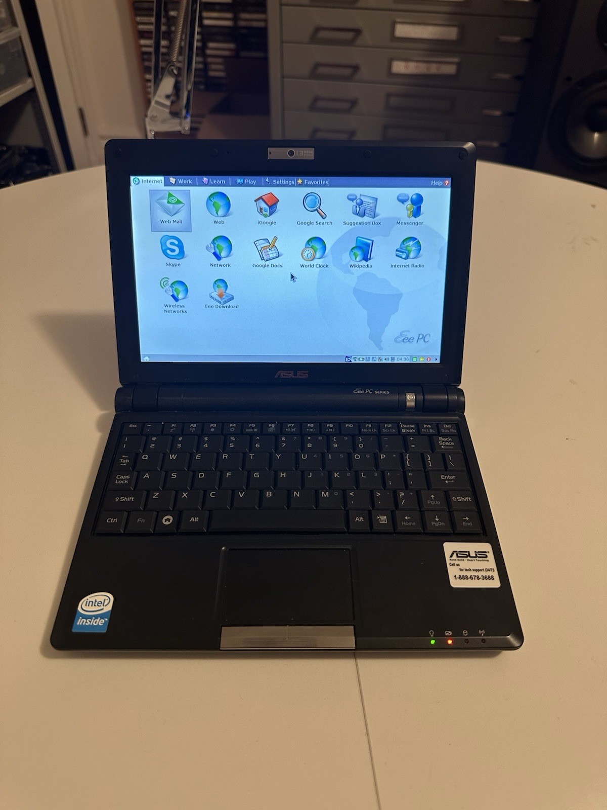 ASUS Eee PC 900 Black Netbook Computer Intel 1GB Ram w/ Charger Linux 