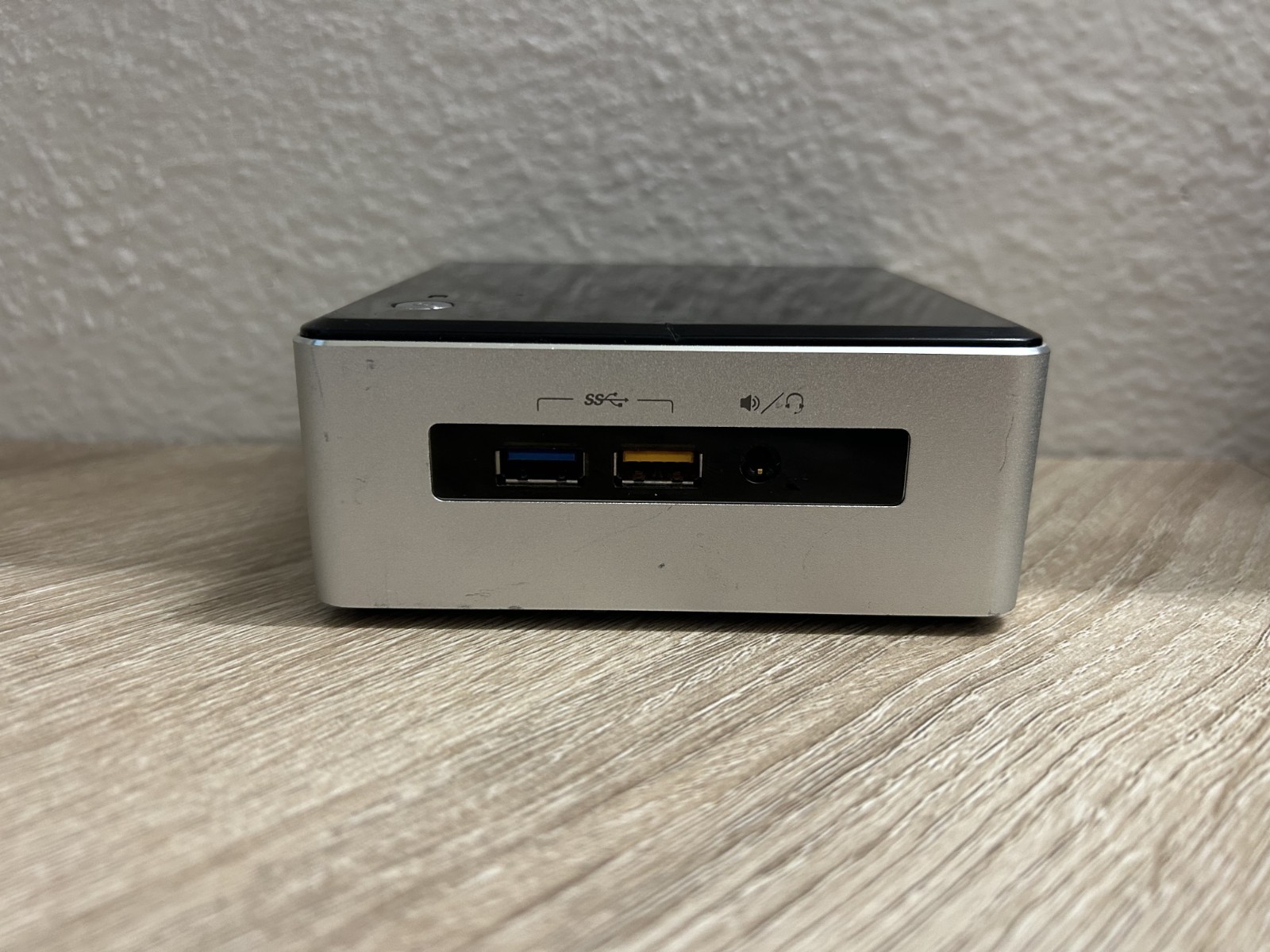 Intel NUC NUC5i5RYH i5-5250U 1.60 GHz 8GB RAM 128GB SSD Windows 10 Pro