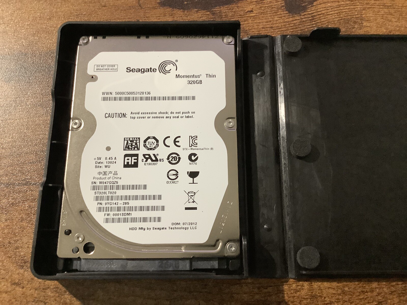 Seagate Momentus 320GB Internal 5400RPM 2.5" ST320LT020 HDD Used Protective Case