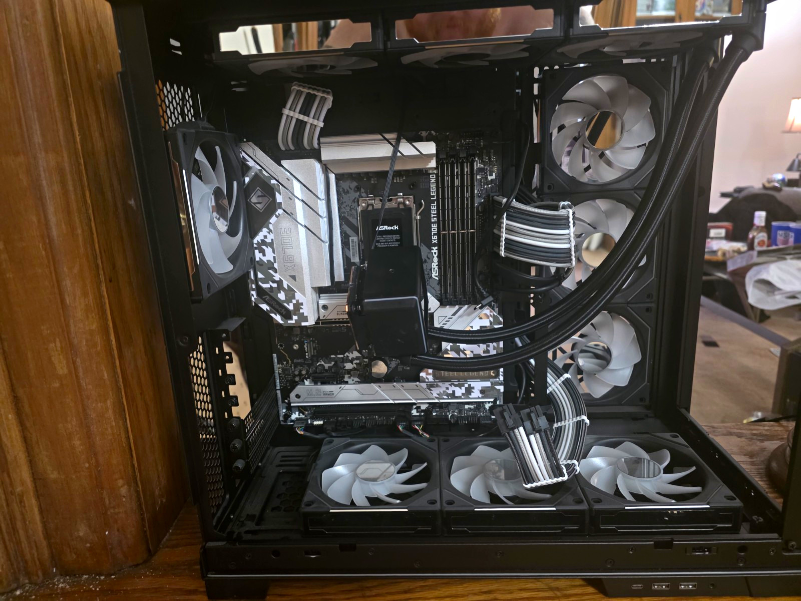 Custom Gaming Bundle ASRock X670E Steel Legend Lian Li AIO Corsair Psu Cable Mod