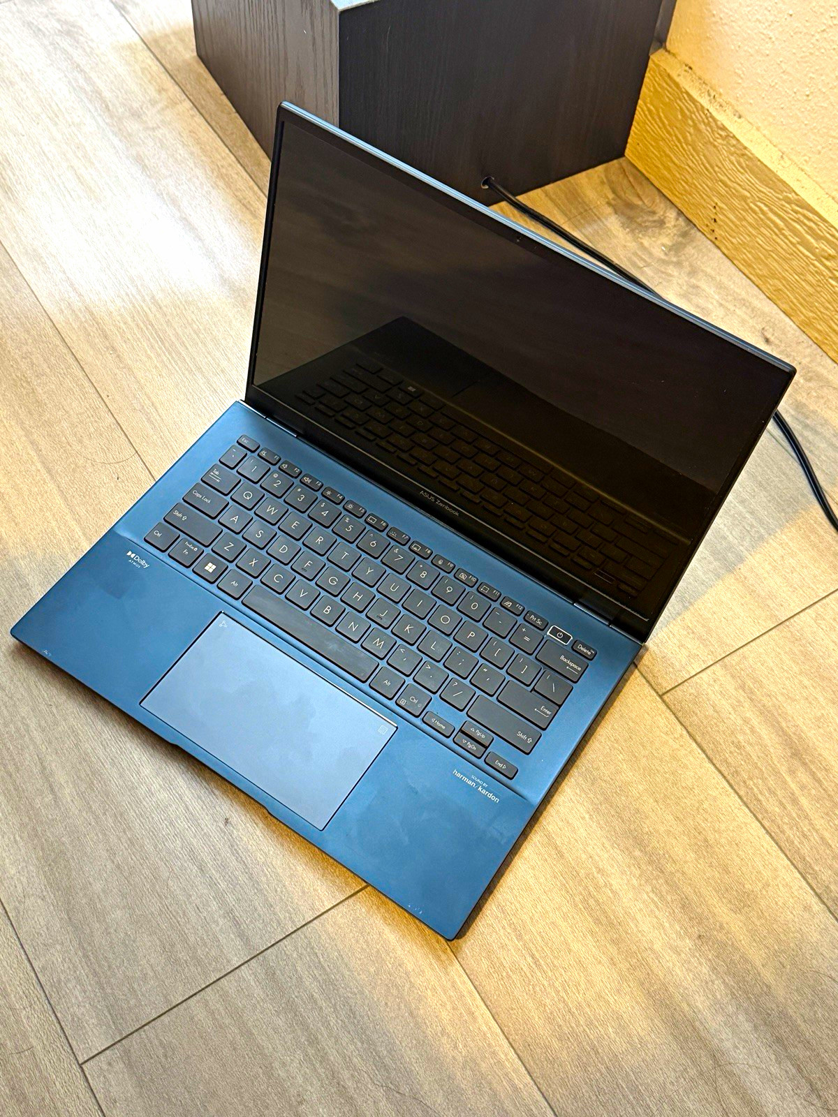 ASUS ZenBook 14" OLED i5 8GB 256GB SSD USB-C Charger Included *minor scratches*